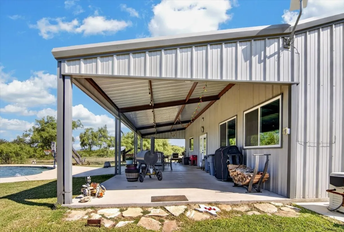 Single Family Residence For Sale in Coryell County , 910 Star Lane, Gatesville, Texas 76528, 3 Bedroom, 3 Bathroom, Garage spaces, 1,500 Sqft, built in 1990, mls#21348524, Real Estate Agent in Gatesville, Homes For Sale in Coryell county, Homes For Sale in Gatesville, Realtor in Gatesville Texas, Real Estate Brokerage Independent Realty Texas, Luminita Cordes Realtor