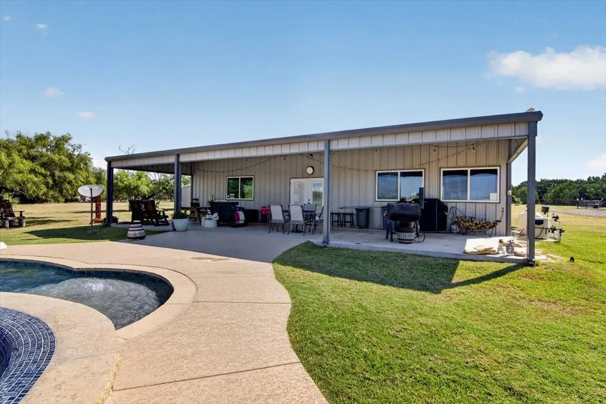 Single Family Residence For Sale in Coryell County , 910 Star Lane, Gatesville, Texas 76528, 3 Bedroom, 3 Bathroom, Garage spaces, 1,500 Sqft, built in 1990, mls#21348524, Real Estate Agent in Gatesville, Homes For Sale in Coryell county, Homes For Sale in Gatesville, Realtor in Gatesville Texas, Real Estate Brokerage Independent Realty Texas, Luminita Cordes Realtor