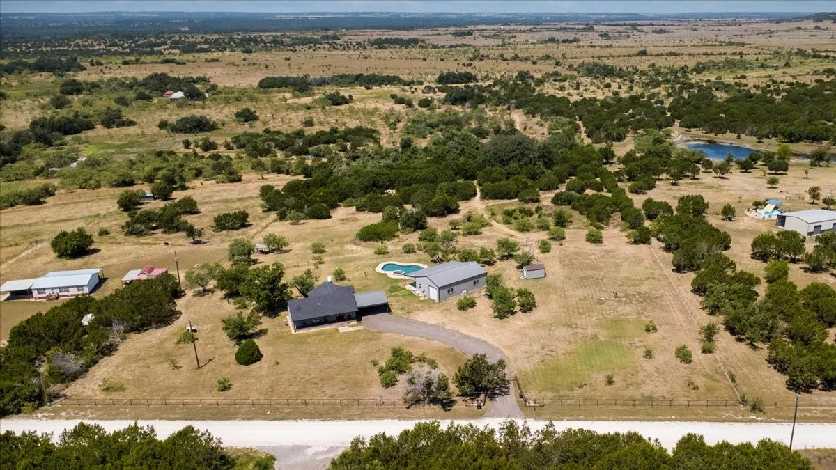 Single Family Residence For Sale in Coryell County , 910 Star Lane, Gatesville, Texas 76528, 3 Bedroom, 3 Bathroom, Garage spaces, 1,500 Sqft, built in 1990, mls#21348524, Real Estate Agent in Gatesville, Homes For Sale in Coryell county, Homes For Sale in Gatesville, Realtor in Gatesville Texas, Real Estate Brokerage Independent Realty Texas, Luminita Cordes Realtor