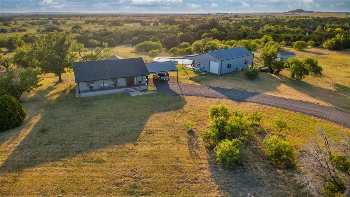 Single Family Residence For Sale in Coryell County , 910 Star Lane, Gatesville, Texas 76528, 3 Bedroom, 3 Bathroom, Garage spaces, 1,500 Sqft, built in 1990, mls#21348524, Real Estate Agent in Gatesville, Homes For Sale in Coryell county, Homes For Sale in Gatesville, Realtor in Gatesville Texas, Real Estate Brokerage Independent Realty Texas, Luminita Cordes Realtor