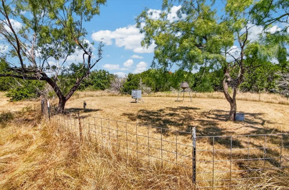 Single Family Residence For Sale in Coryell County , 910 Star Lane, Gatesville, Texas 76528, 3 Bedroom, 3 Bathroom, Garage spaces, 1,500 Sqft, built in 1990, mls#21348524, Real Estate Agent in Gatesville, Homes For Sale in Coryell county, Homes For Sale in Gatesville, Realtor in Gatesville Texas, Real Estate Brokerage Independent Realty Texas, Luminita Cordes Realtor
