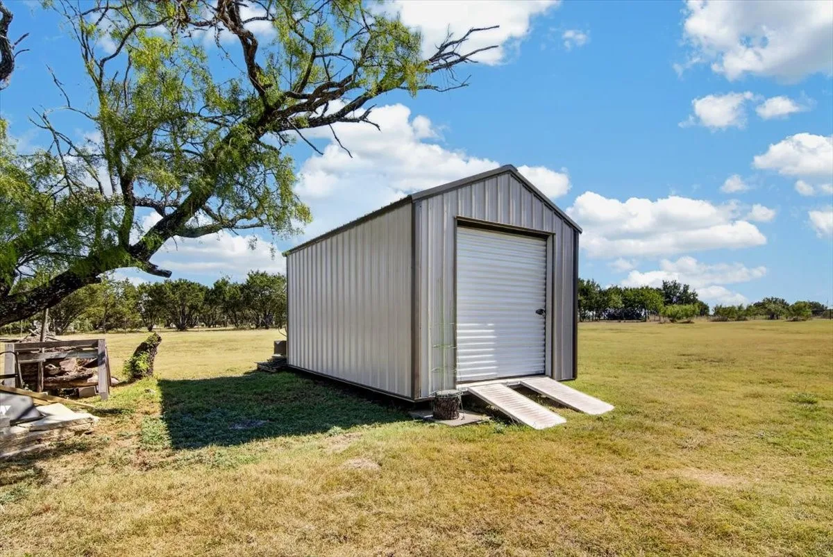 Single Family Residence For Sale in Coryell County , 910 Star Lane, Gatesville, Texas 76528, 3 Bedroom, 3 Bathroom, Garage spaces, 1,500 Sqft, built in 1990, mls#21348524, Real Estate Agent in Gatesville, Homes For Sale in Coryell county, Homes For Sale in Gatesville, Realtor in Gatesville Texas, Real Estate Brokerage Independent Realty Texas, Luminita Cordes Realtor