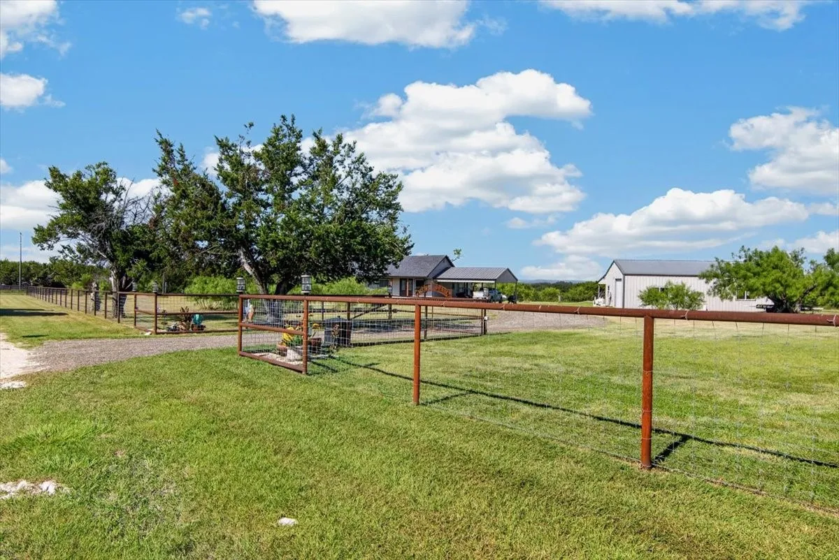 Single Family Residence For Sale in Coryell County , 910 Star Lane, Gatesville, Texas 76528, 3 Bedroom, 3 Bathroom, Garage spaces, 1,500 Sqft, built in 1990, mls#21348524, Real Estate Agent in Gatesville, Homes For Sale in Coryell county, Homes For Sale in Gatesville, Realtor in Gatesville Texas, Real Estate Brokerage Independent Realty Texas, Luminita Cordes Realtor