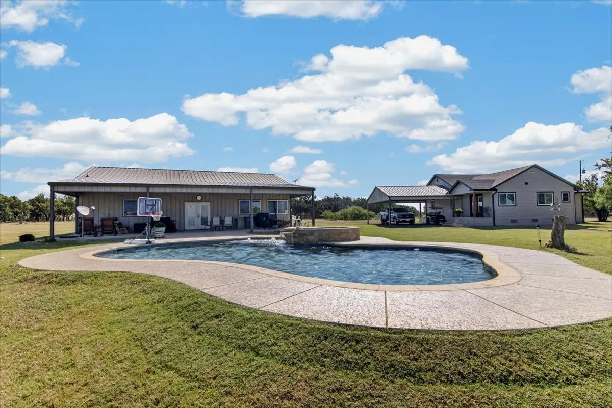 Single Family Residence For Sale in Coryell County , 910 Star Lane, Gatesville, Texas 76528, 3 Bedroom, 3 Bathroom, Garage spaces, 1,500 Sqft, built in 1990, mls#21348524, Real Estate Agent in Gatesville, Homes For Sale in Coryell county, Homes For Sale in Gatesville, Realtor in Gatesville Texas, Real Estate Brokerage Independent Realty Texas, Luminita Cordes Realtor