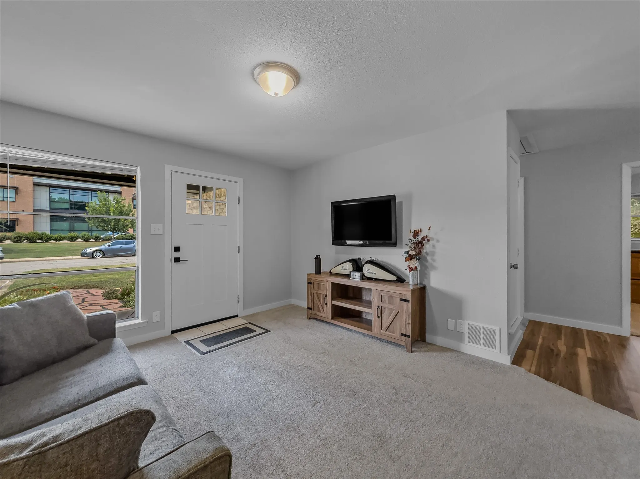 Single Family Residence For Sale in Tarrant County , 703 Whitener Road, Euless, Texas 76040, 3 Bedroom, 2 Bathroom, 2 Garage spaces, 1,023 Sqft, built in 1962, mls#21351540, Real Estate Agent in Euless, Homes For Sale in Tarrant county, Homes For Sale in Euless, Realtor in Euless Texas, Real Estate Brokerage Independent Realty Texas, Luminita Cordes Realtor