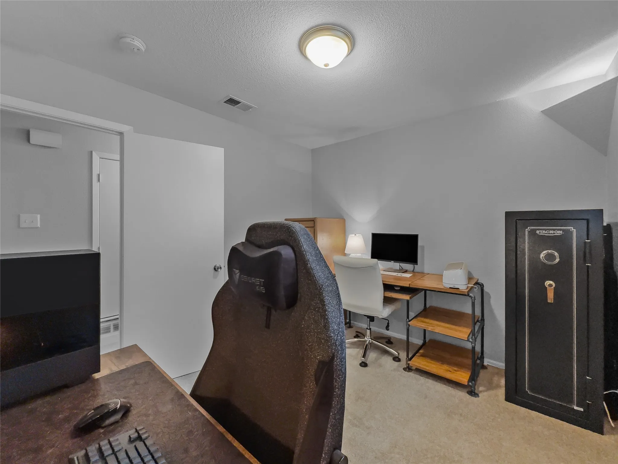 Single Family Residence For Sale in Tarrant County , 703 Whitener Road, Euless, Texas 76040, 3 Bedroom, 2 Bathroom, 2 Garage spaces, 1,023 Sqft, built in 1962, mls#21351540, Real Estate Agent in Euless, Homes For Sale in Tarrant county, Homes For Sale in Euless, Realtor in Euless Texas, Real Estate Brokerage Independent Realty Texas, Luminita Cordes Realtor