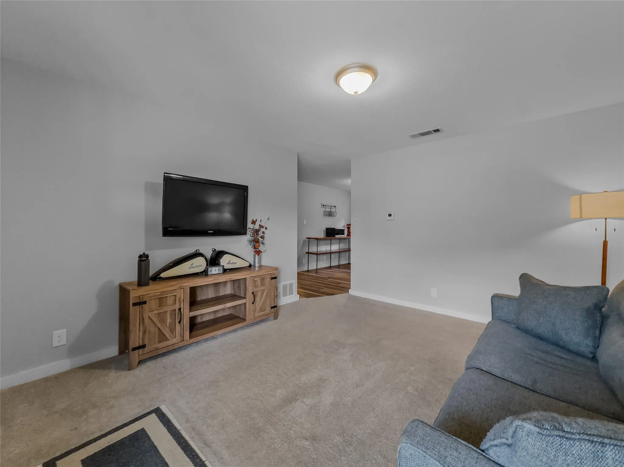 Single Family Residence For Sale in Tarrant County , 703 Whitener Road, Euless, Texas 76040, 3 Bedroom, 2 Bathroom, 2 Garage spaces, 1,023 Sqft, built in 1962, mls#21351540, Real Estate Agent in Euless, Homes For Sale in Tarrant county, Homes For Sale in Euless, Realtor in Euless Texas, Real Estate Brokerage Independent Realty Texas, Luminita Cordes Realtor