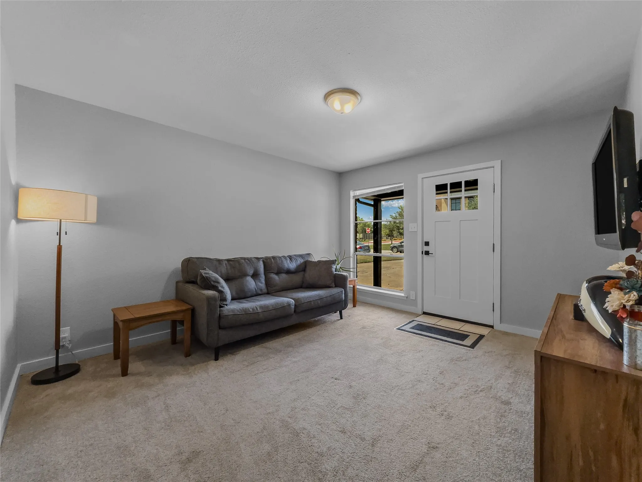Single Family Residence For Sale in Tarrant County , 703 Whitener Road, Euless, Texas 76040, 3 Bedroom, 2 Bathroom, 2 Garage spaces, 1,023 Sqft, built in 1962, mls#21351540, Real Estate Agent in Euless, Homes For Sale in Tarrant county, Homes For Sale in Euless, Realtor in Euless Texas, Real Estate Brokerage Independent Realty Texas, Luminita Cordes Realtor