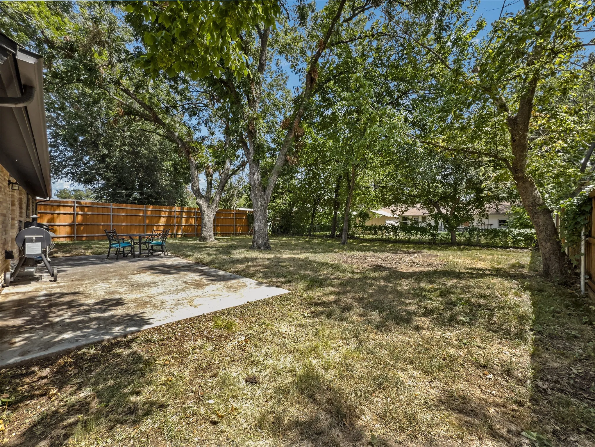 Single Family Residence For Sale in Tarrant County , 703 Whitener Road, Euless, Texas 76040, 3 Bedroom, 2 Bathroom, 2 Garage spaces, 1,023 Sqft, built in 1962, mls#21351540, Real Estate Agent in Euless, Homes For Sale in Tarrant county, Homes For Sale in Euless, Realtor in Euless Texas, Real Estate Brokerage Independent Realty Texas, Luminita Cordes Realtor