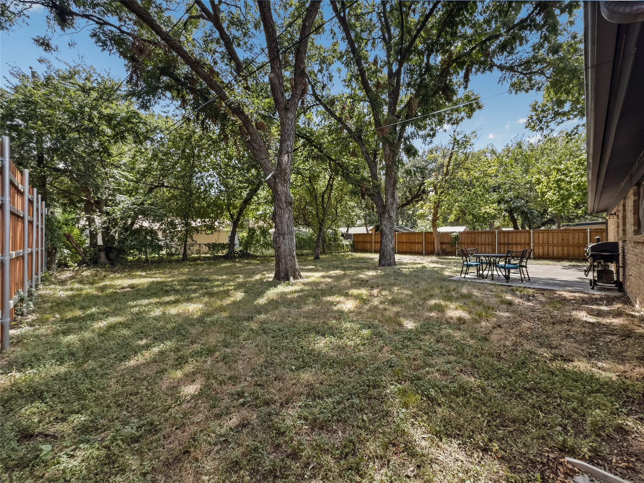 Single Family Residence For Sale in Tarrant County , 703 Whitener Road, Euless, Texas 76040, 3 Bedroom, 2 Bathroom, 2 Garage spaces, 1,023 Sqft, built in 1962, mls#21351540, Real Estate Agent in Euless, Homes For Sale in Tarrant county, Homes For Sale in Euless, Realtor in Euless Texas, Real Estate Brokerage Independent Realty Texas, Luminita Cordes Realtor