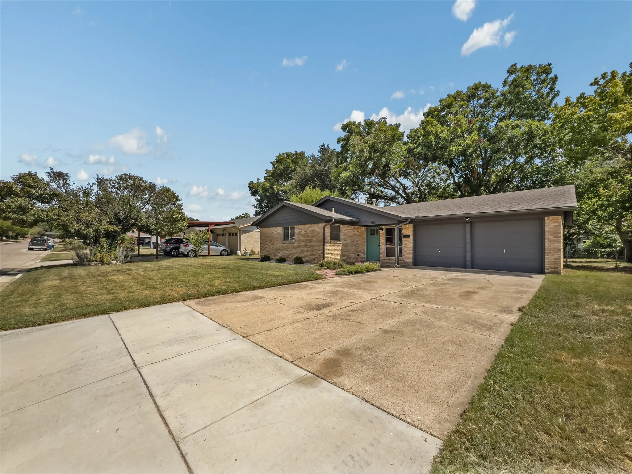 Single Family Residence For Sale in Tarrant County , 703 Whitener Road, Euless, Texas 76040, 3 Bedroom, 2 Bathroom, 2 Garage spaces, 1,023 Sqft, built in 1962, mls#21351540, Real Estate Agent in Euless, Homes For Sale in Tarrant county, Homes For Sale in Euless, Realtor in Euless Texas, Real Estate Brokerage Independent Realty Texas, Luminita Cordes Realtor