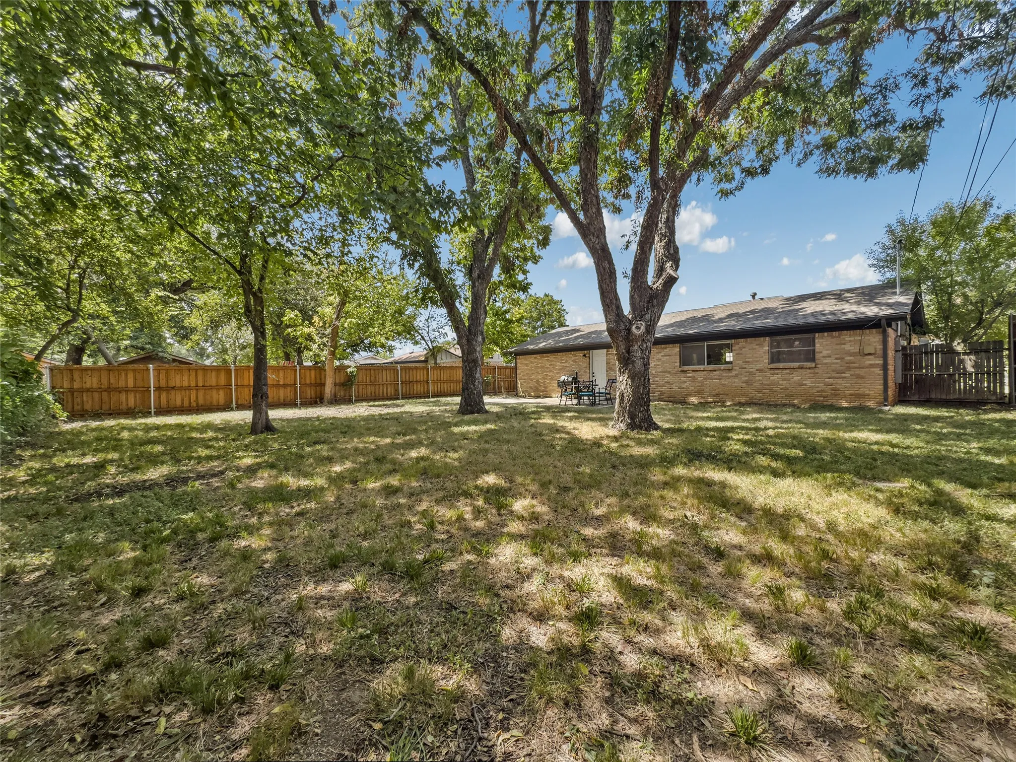 Single Family Residence For Sale in Tarrant County , 703 Whitener Road, Euless, Texas 76040, 3 Bedroom, 2 Bathroom, 2 Garage spaces, 1,023 Sqft, built in 1962, mls#21351540, Real Estate Agent in Euless, Homes For Sale in Tarrant county, Homes For Sale in Euless, Realtor in Euless Texas, Real Estate Brokerage Independent Realty Texas, Luminita Cordes Realtor