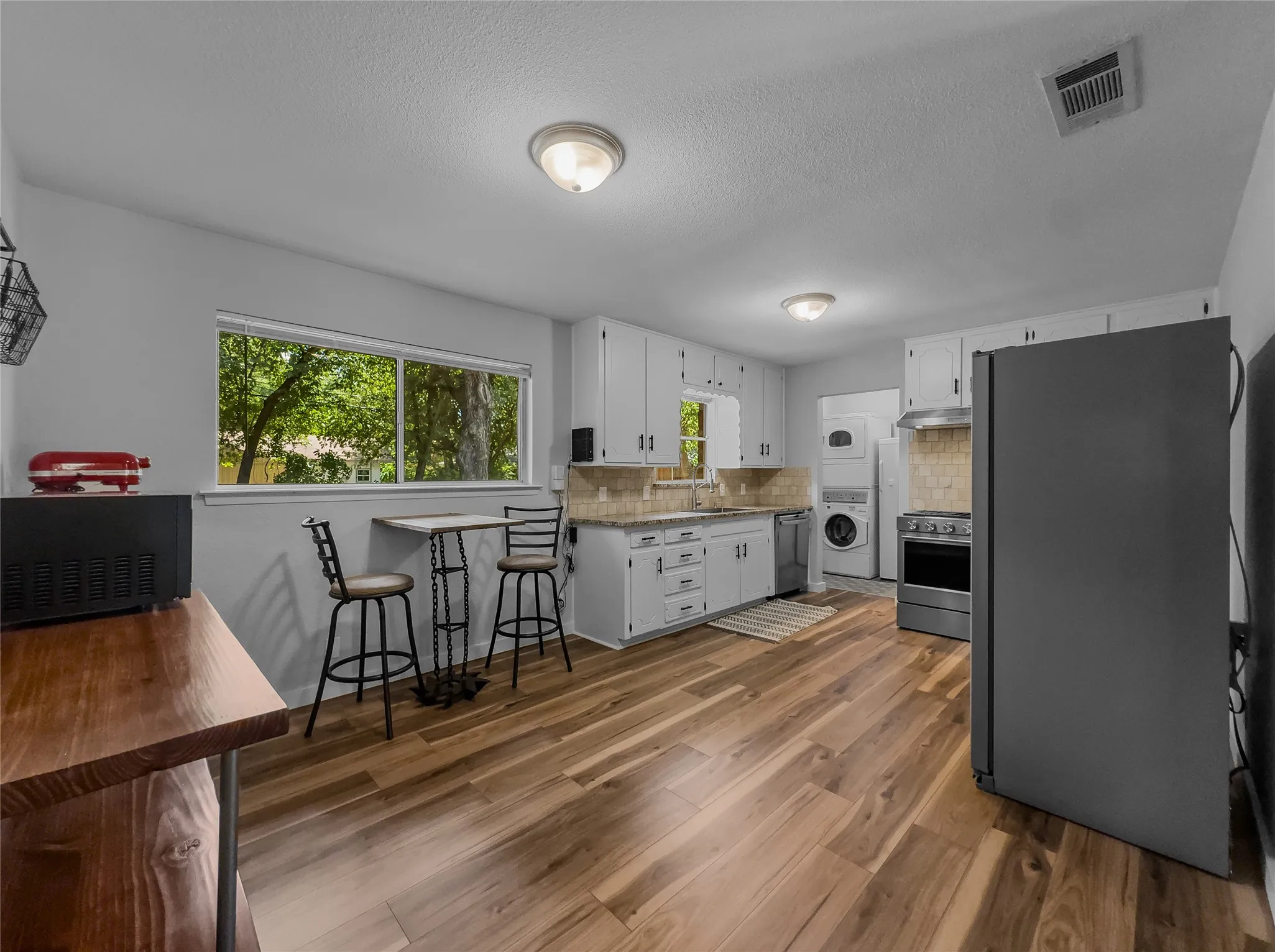 Single Family Residence For Sale in Tarrant County , 703 Whitener Road, Euless, Texas 76040, 3 Bedroom, 2 Bathroom, 2 Garage spaces, 1,023 Sqft, built in 1962, mls#21351540, Real Estate Agent in Euless, Homes For Sale in Tarrant county, Homes For Sale in Euless, Realtor in Euless Texas, Real Estate Brokerage Independent Realty Texas, Luminita Cordes Realtor