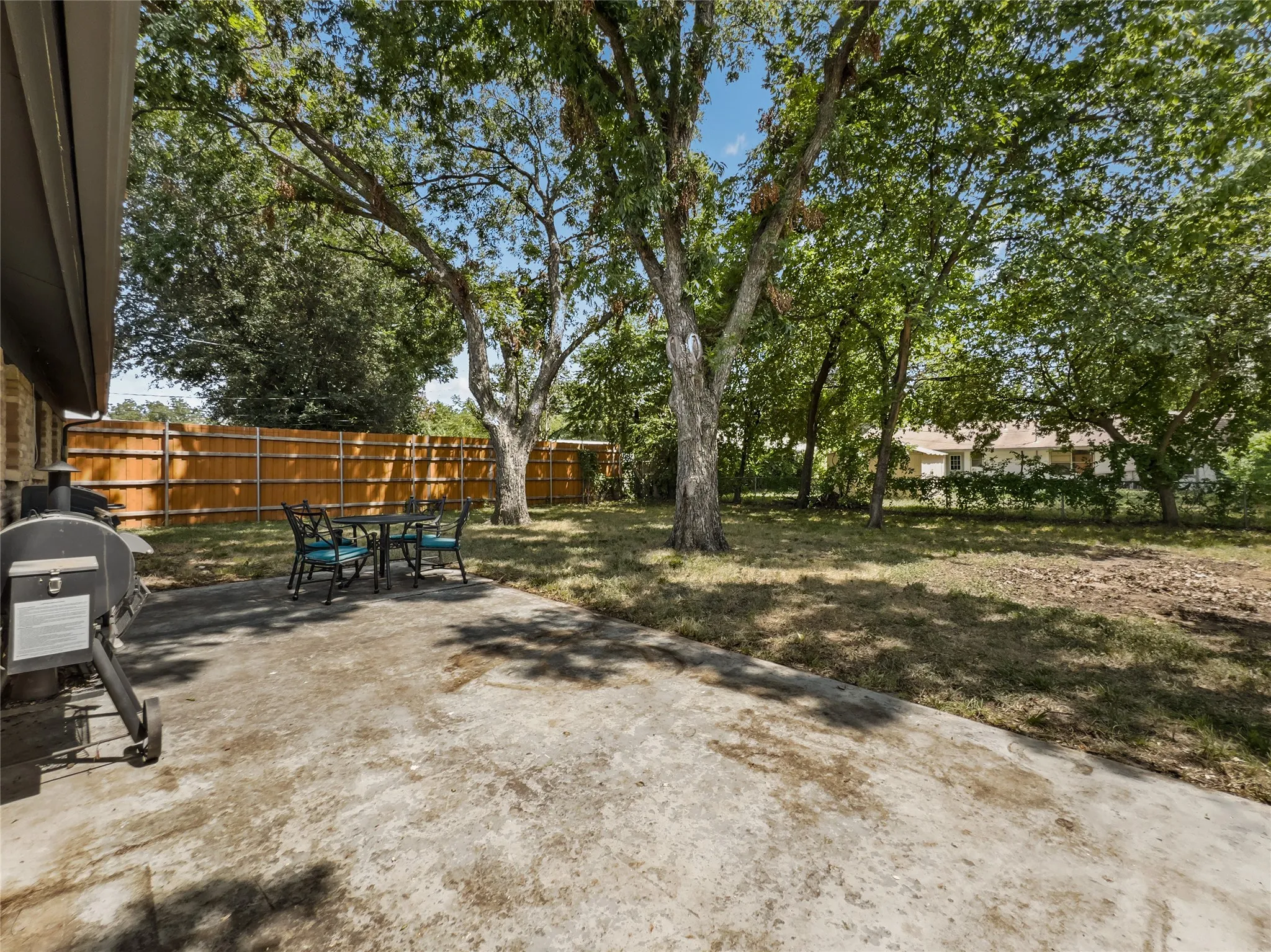 Single Family Residence For Sale in Tarrant County , 703 Whitener Road, Euless, Texas 76040, 3 Bedroom, 2 Bathroom, 2 Garage spaces, 1,023 Sqft, built in 1962, mls#21351540, Real Estate Agent in Euless, Homes For Sale in Tarrant county, Homes For Sale in Euless, Realtor in Euless Texas, Real Estate Brokerage Independent Realty Texas, Luminita Cordes Realtor