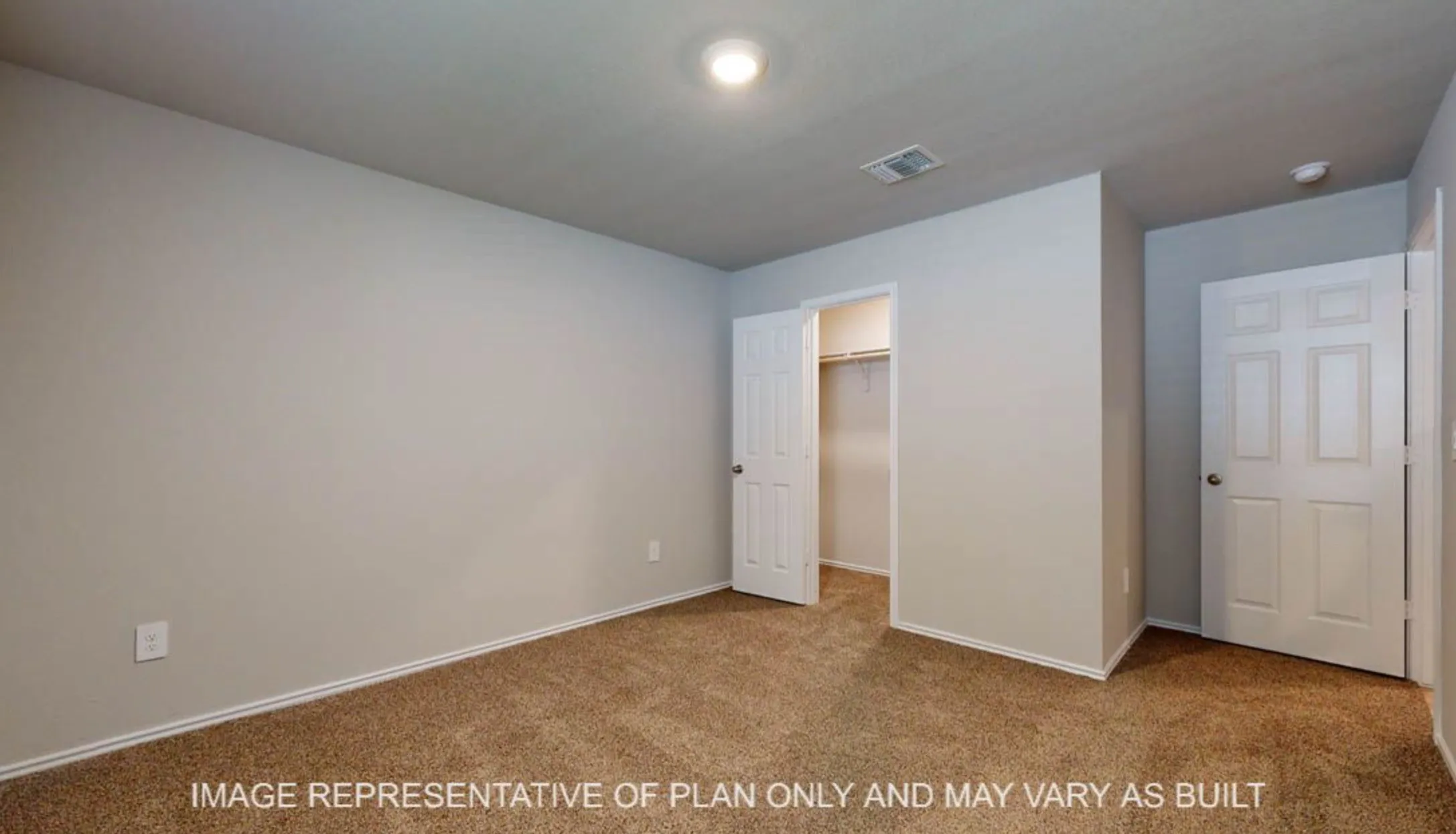 Neutral wall paint, plush carpet flooring, recessed lighting, and a built-in closet