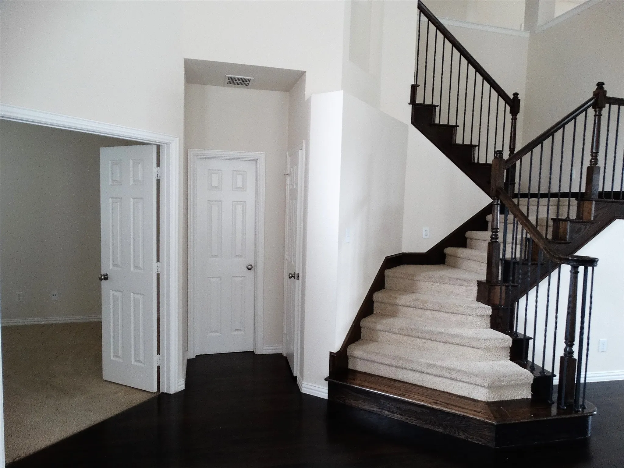 Single Family Residence For Rent in Collin County , 11897 Lampwick Lane, Frisco, Texas 75035, 4 Bedroom, 4 Bathroom, 2 Garage spaces, 3,603 Sqft, built in 2009, Price $3,300, mls#21352809, Real Estate Agent in Frisco, Homes For Rent in Collin county, Homes For Rent in Frisco, Realtor in Frisco Texas, Real Estate Brokerage Independent Realty Texas, Luminita Cordes Realtor