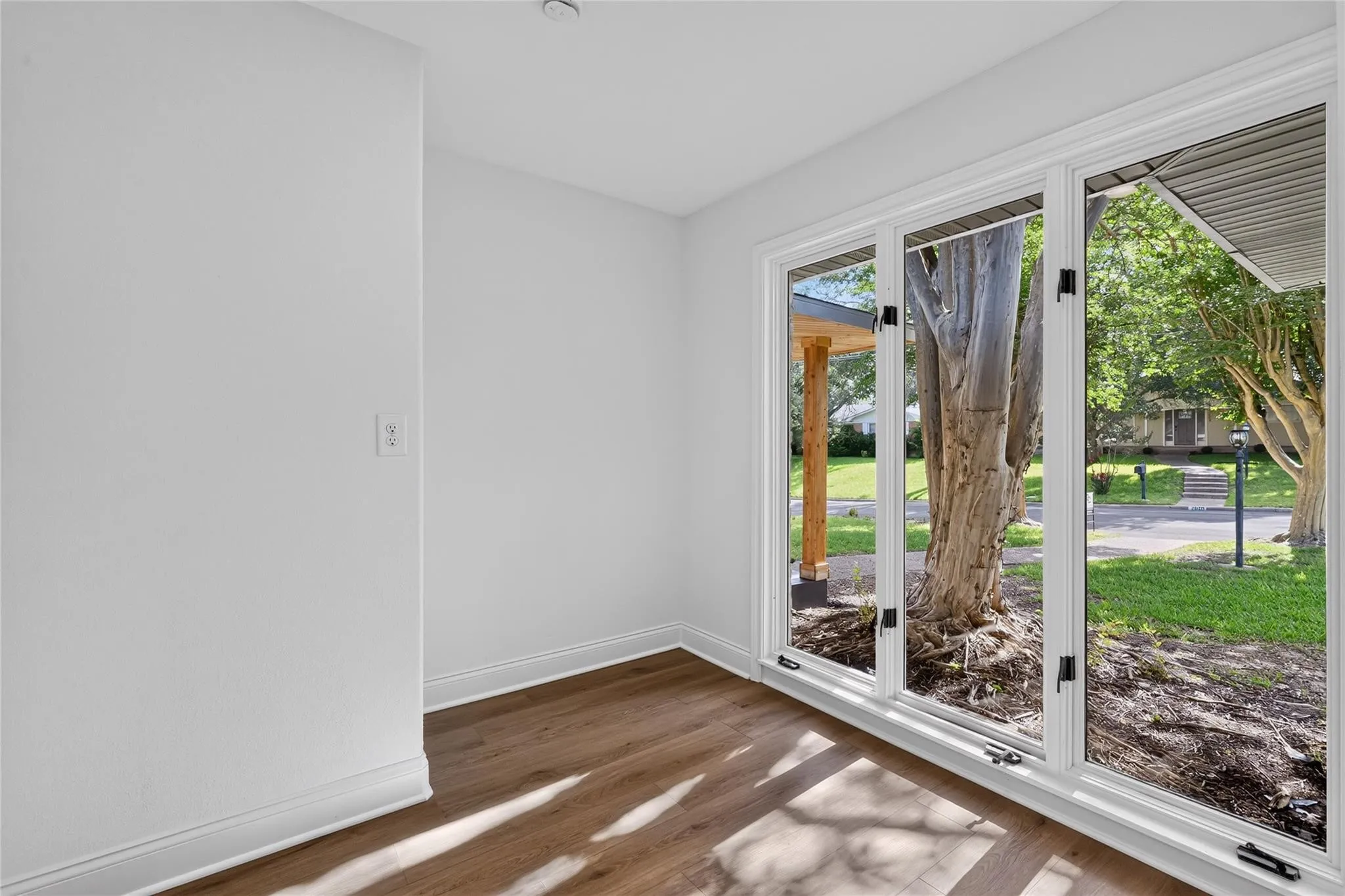 Single Family Residence For Rent in Mc Lennan County , 2808 Woodland Drive, Waco, Texas 76710, 4 Bedroom, 4 Bathroom, 2 Garage spaces, 2,808 Sqft, built in 1959, mls#21352350, Real Estate Agent in Waco, Homes For Rent in Mc Lennan county, Homes For Rent in Waco, Realtor in Waco Texas, Real Estate Brokerage Independent Realty Texas, Luminita Cordes Realtor