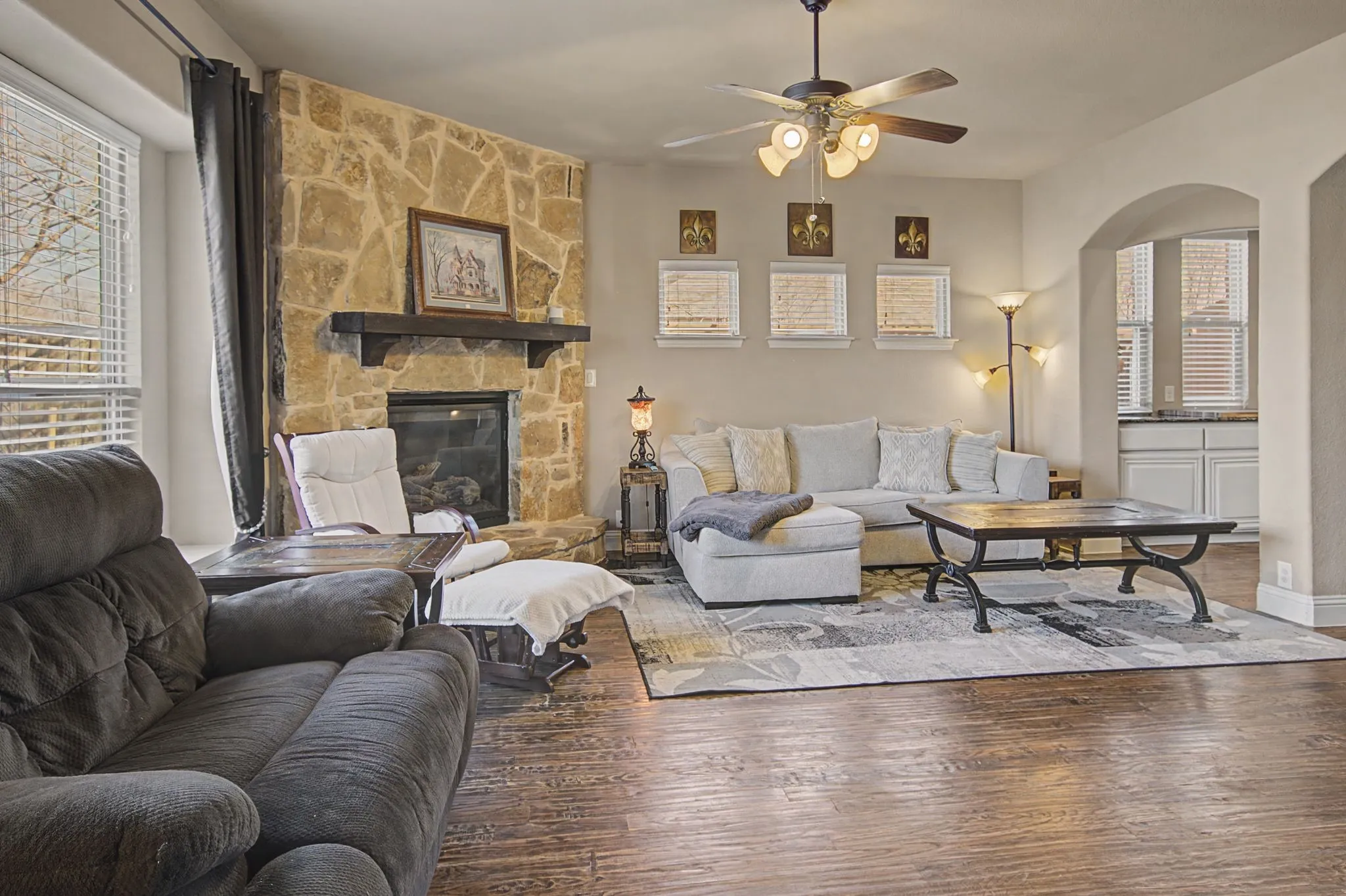 Single Family Residence For Sale in Denton County , 5728 Brookside Drive, Denton, Texas 76226, 4 Bedroom, 4 Bathroom, 2 Garage spaces, 3,148 Sqft, built in 2014, mls#21352678, Real Estate Agent in Denton, Homes For Sale in Denton county, Homes For Sale in Denton, Realtor in Denton Texas, Real Estate Brokerage Independent Realty Texas, Luminita Cordes Realtor