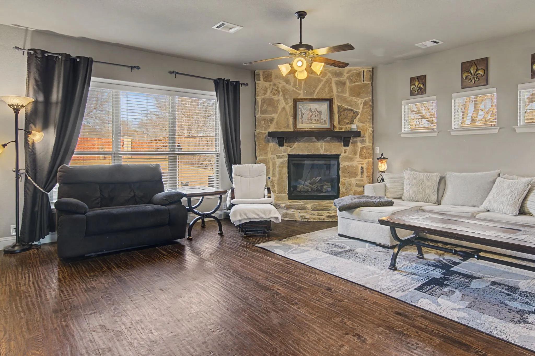 Single Family Residence For Sale in Denton County , 5728 Brookside Drive, Denton, Texas 76226, 4 Bedroom, 4 Bathroom, 2 Garage spaces, 3,148 Sqft, built in 2014, mls#21352678, Real Estate Agent in Denton, Homes For Sale in Denton county, Homes For Sale in Denton, Realtor in Denton Texas, Real Estate Brokerage Independent Realty Texas, Luminita Cordes Realtor