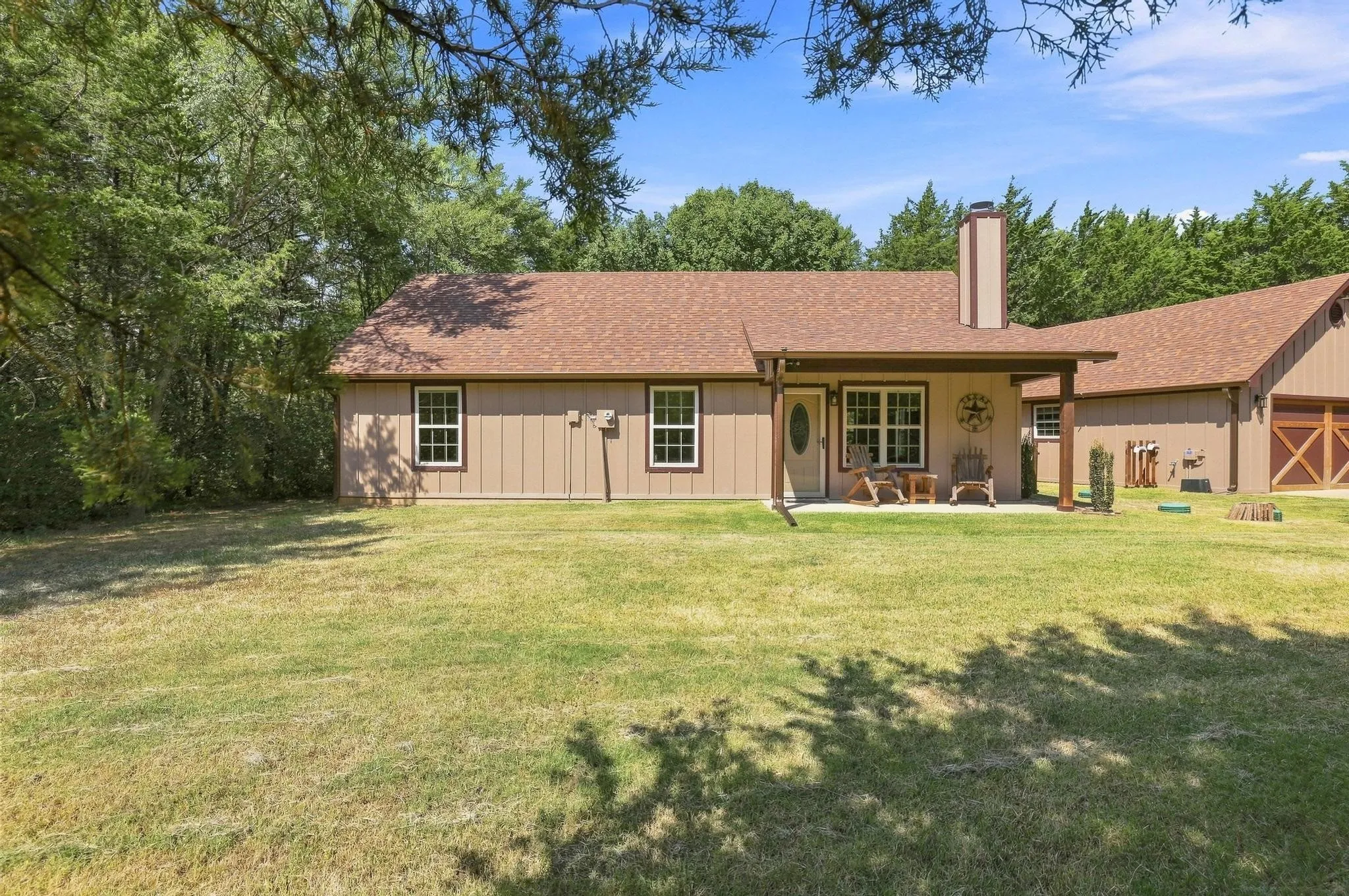 Single Family Residence For Sale in Grayson County , 85 County Road, Gordonville, Texas 76245, 2 Bedroom, 3 Bathroom, 2 Garage spaces, 1,204 Sqft, built in 2013, mls#21352305, Real Estate Agent in Gordonville, Homes For Sale in Grayson county, Homes For Sale in Gordonville, Realtor in Gordonville Texas, Real Estate Brokerage Independent Realty Texas, Luminita Cordes Realtor