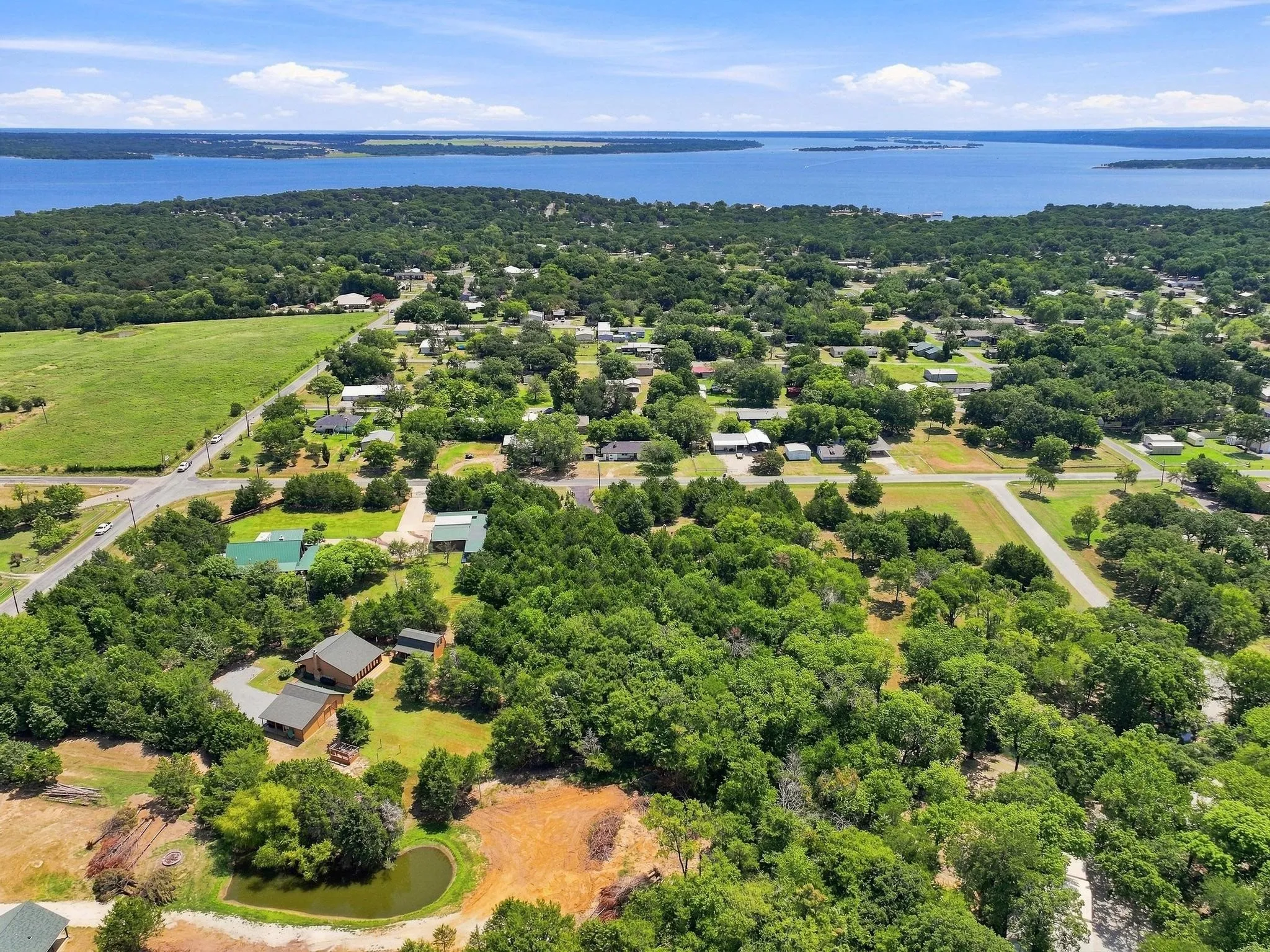 Single Family Residence For Sale in Grayson County , 85 County Road, Gordonville, Texas 76245, 2 Bedroom, 3 Bathroom, 2 Garage spaces, 1,204 Sqft, built in 2013, mls#21352305, Real Estate Agent in Gordonville, Homes For Sale in Grayson county, Homes For Sale in Gordonville, Realtor in Gordonville Texas, Real Estate Brokerage Independent Realty Texas, Luminita Cordes Realtor
