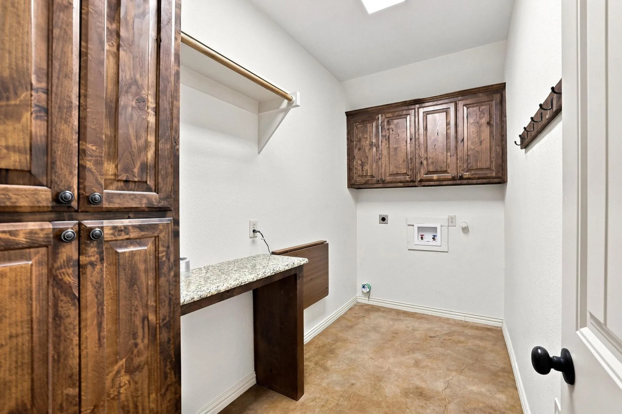 Single Family Residence For Sale in Grayson County , 85 County Road, Gordonville, Texas 76245, 2 Bedroom, 3 Bathroom, 2 Garage spaces, 1,204 Sqft, built in 2013, mls#21352305, Real Estate Agent in Gordonville, Homes For Sale in Grayson county, Homes For Sale in Gordonville, Realtor in Gordonville Texas, Real Estate Brokerage Independent Realty Texas, Luminita Cordes Realtor