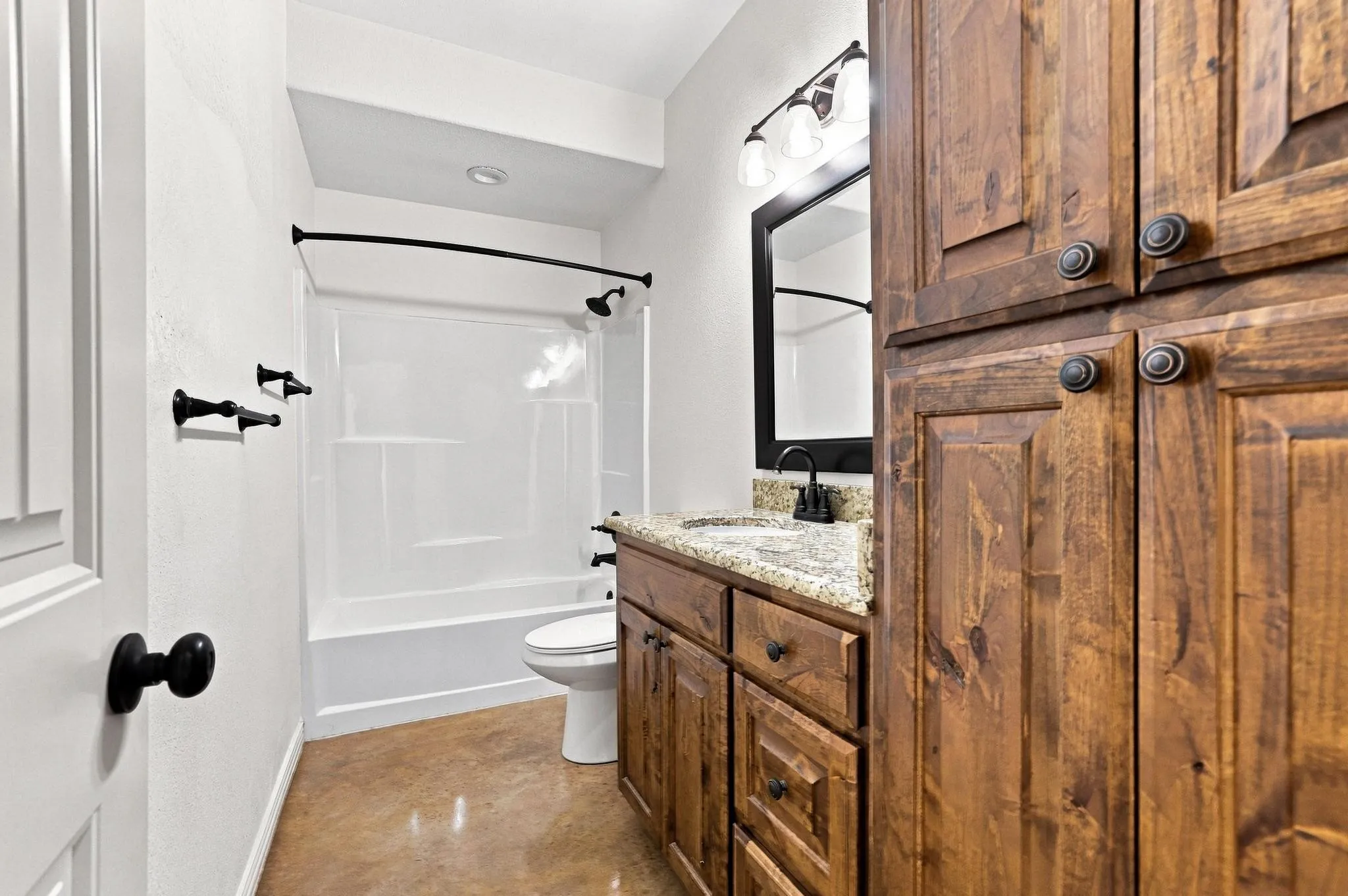 Single Family Residence For Sale in Grayson County , 85 County Road, Gordonville, Texas 76245, 2 Bedroom, 3 Bathroom, 2 Garage spaces, 1,204 Sqft, built in 2013, mls#21352305, Real Estate Agent in Gordonville, Homes For Sale in Grayson county, Homes For Sale in Gordonville, Realtor in Gordonville Texas, Real Estate Brokerage Independent Realty Texas, Luminita Cordes Realtor