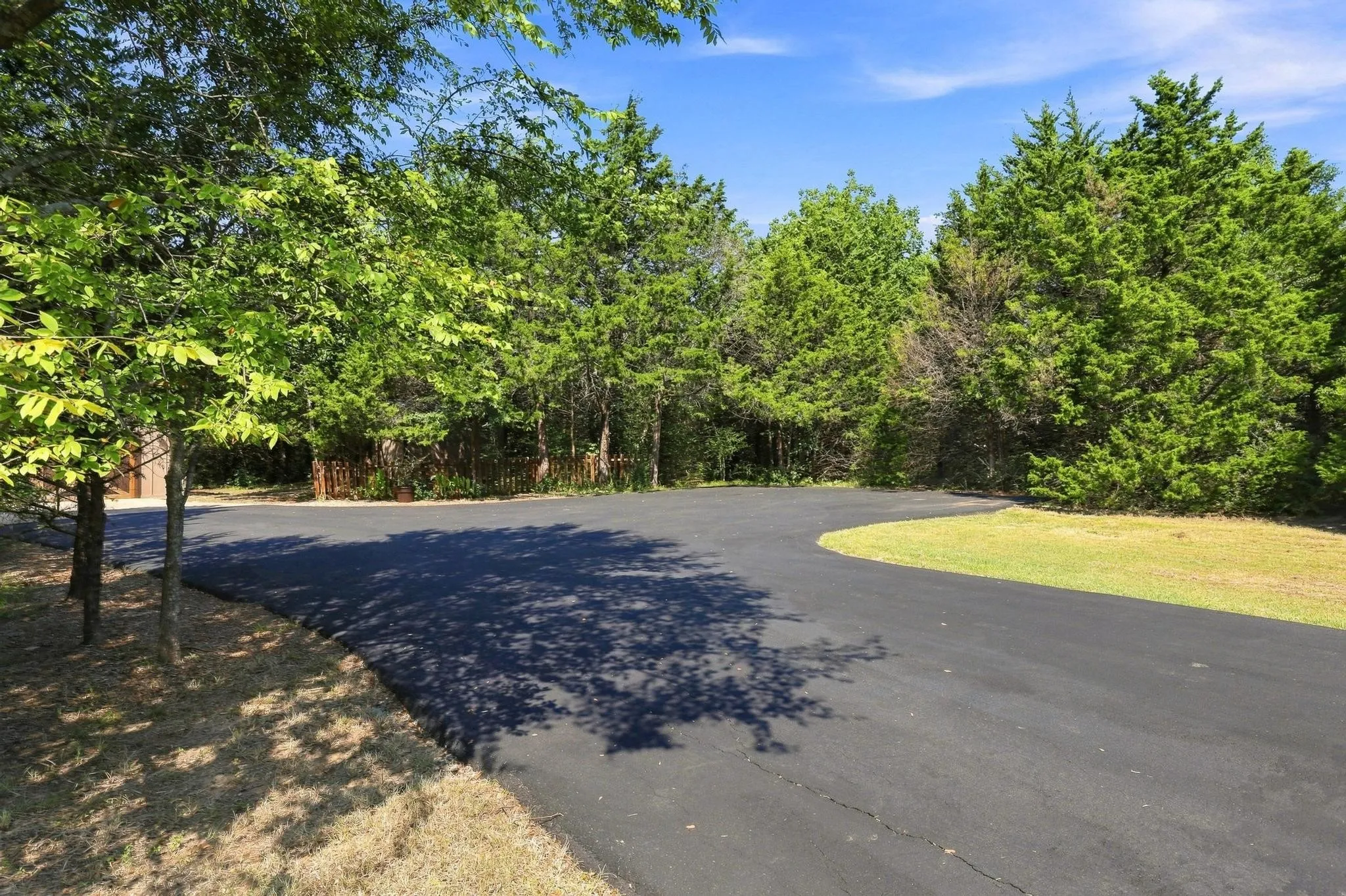 Single Family Residence For Sale in Grayson County , 85 County Road, Gordonville, Texas 76245, 2 Bedroom, 3 Bathroom, 2 Garage spaces, 1,204 Sqft, built in 2013, mls#21352305, Real Estate Agent in Gordonville, Homes For Sale in Grayson county, Homes For Sale in Gordonville, Realtor in Gordonville Texas, Real Estate Brokerage Independent Realty Texas, Luminita Cordes Realtor