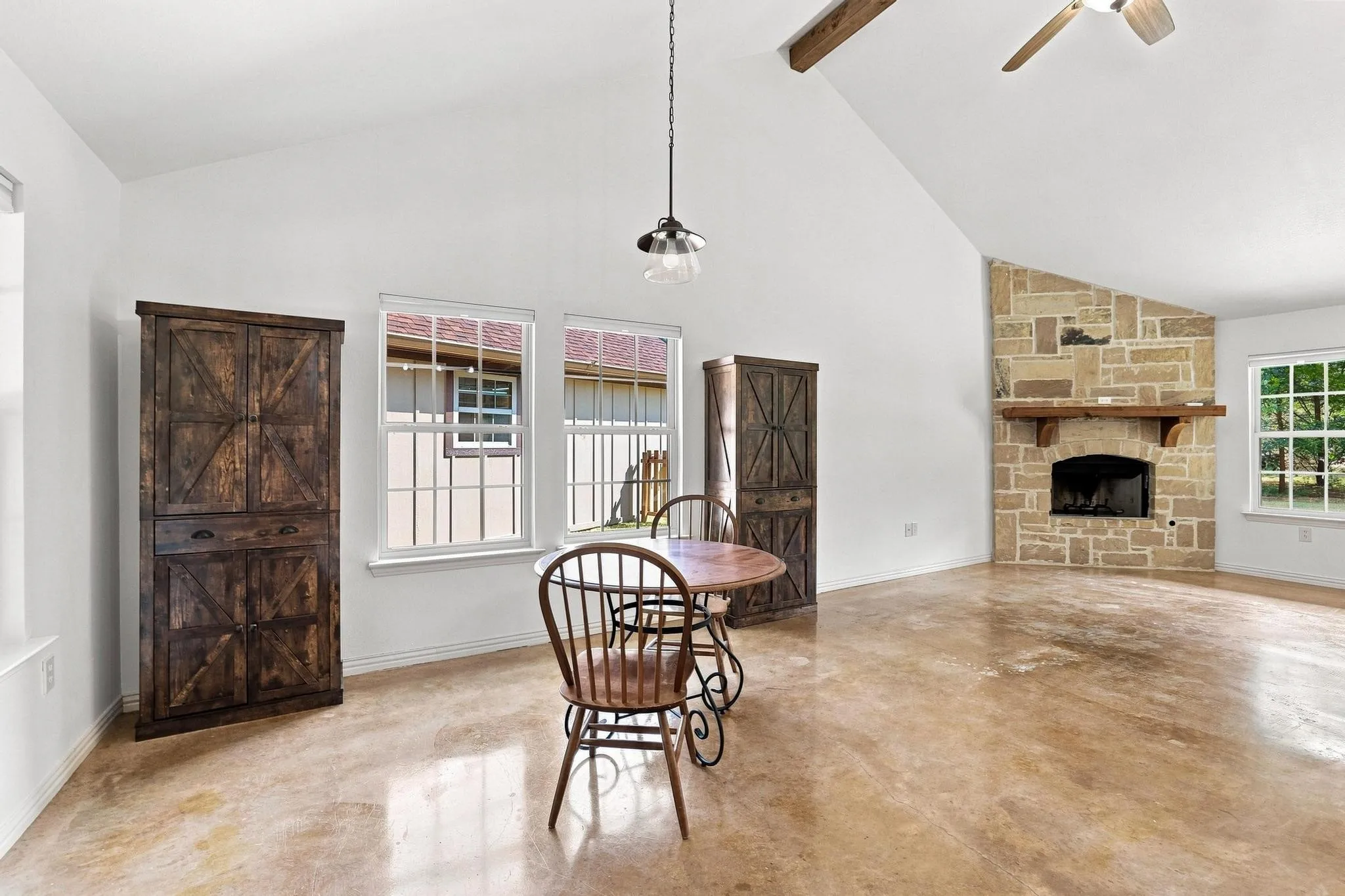 Single Family Residence For Sale in Grayson County , 85 County Road, Gordonville, Texas 76245, 2 Bedroom, 3 Bathroom, 2 Garage spaces, 1,204 Sqft, built in 2013, mls#21352305, Real Estate Agent in Gordonville, Homes For Sale in Grayson county, Homes For Sale in Gordonville, Realtor in Gordonville Texas, Real Estate Brokerage Independent Realty Texas, Luminita Cordes Realtor