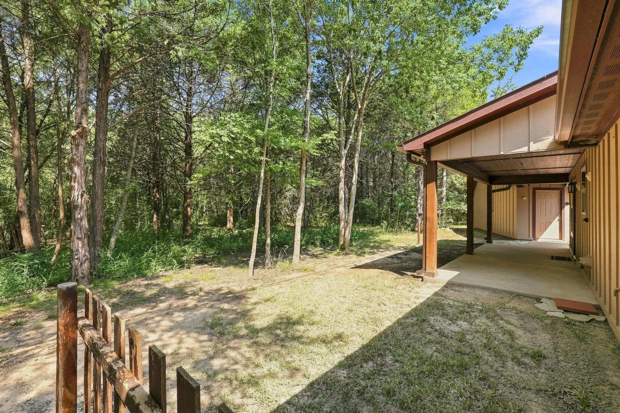 Single Family Residence For Sale in Grayson County , 85 County Road, Gordonville, Texas 76245, 2 Bedroom, 3 Bathroom, 2 Garage spaces, 1,204 Sqft, built in 2013, mls#21352305, Real Estate Agent in Gordonville, Homes For Sale in Grayson county, Homes For Sale in Gordonville, Realtor in Gordonville Texas, Real Estate Brokerage Independent Realty Texas, Luminita Cordes Realtor