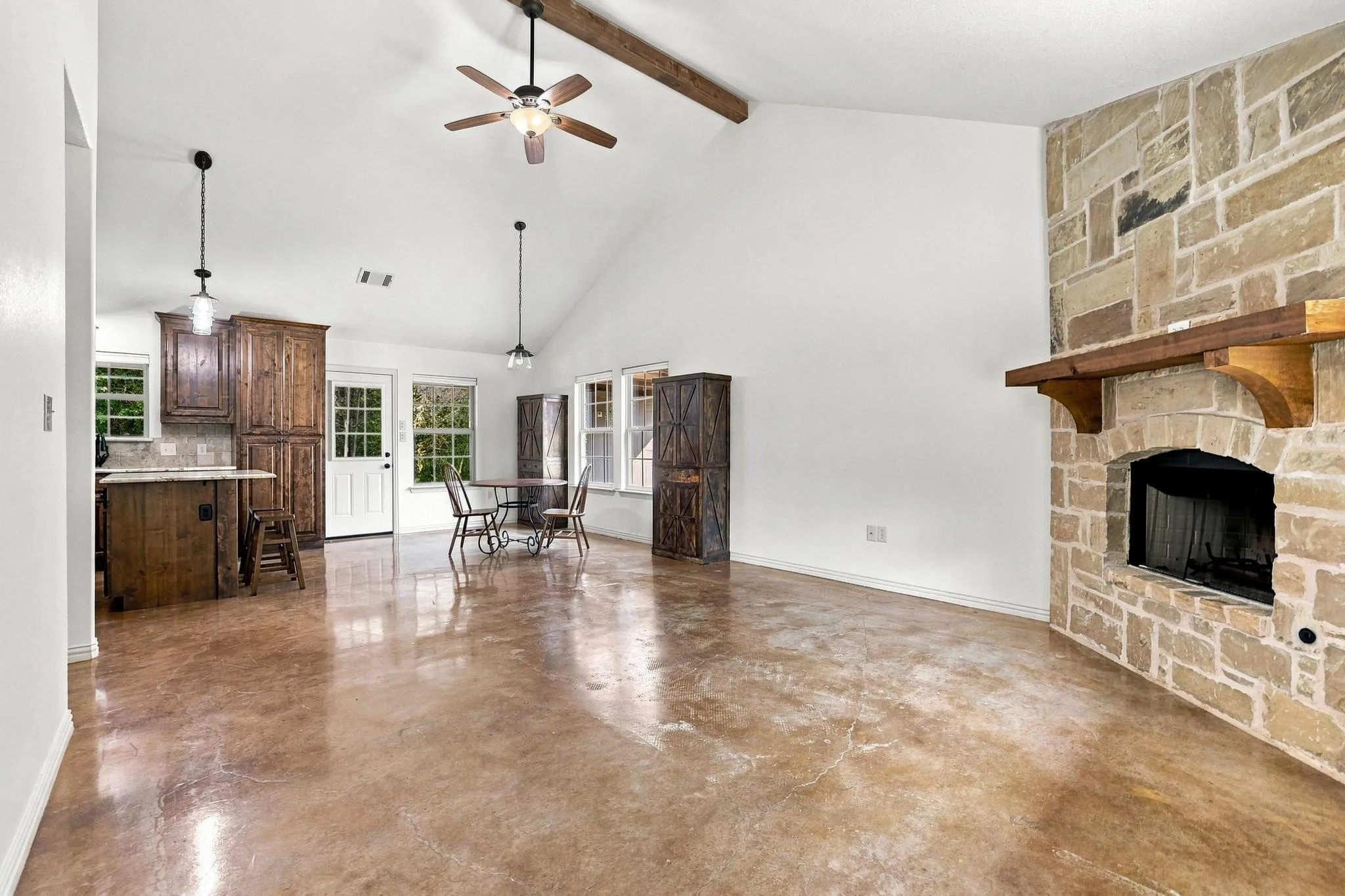 Single Family Residence For Sale in Grayson County , 85 County Road, Gordonville, Texas 76245, 2 Bedroom, 3 Bathroom, 2 Garage spaces, 1,204 Sqft, built in 2013, mls#21352305, Real Estate Agent in Gordonville, Homes For Sale in Grayson county, Homes For Sale in Gordonville, Realtor in Gordonville Texas, Real Estate Brokerage Independent Realty Texas, Luminita Cordes Realtor