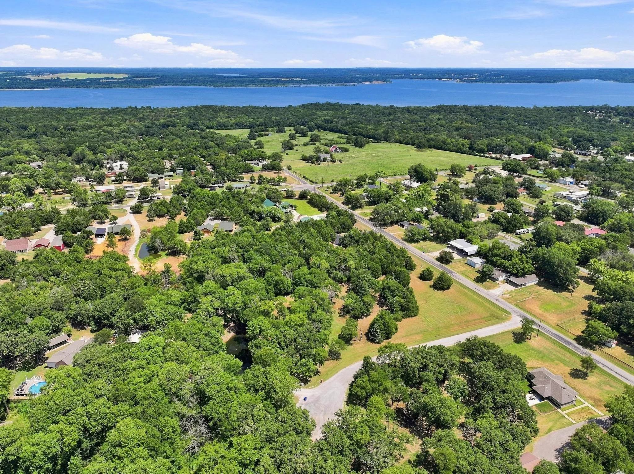 Single Family Residence For Sale in Grayson County , 85 County Road, Gordonville, Texas 76245, 2 Bedroom, 3 Bathroom, 2 Garage spaces, 1,204 Sqft, built in 2013, mls#21352305, Real Estate Agent in Gordonville, Homes For Sale in Grayson county, Homes For Sale in Gordonville, Realtor in Gordonville Texas, Real Estate Brokerage Independent Realty Texas, Luminita Cordes Realtor