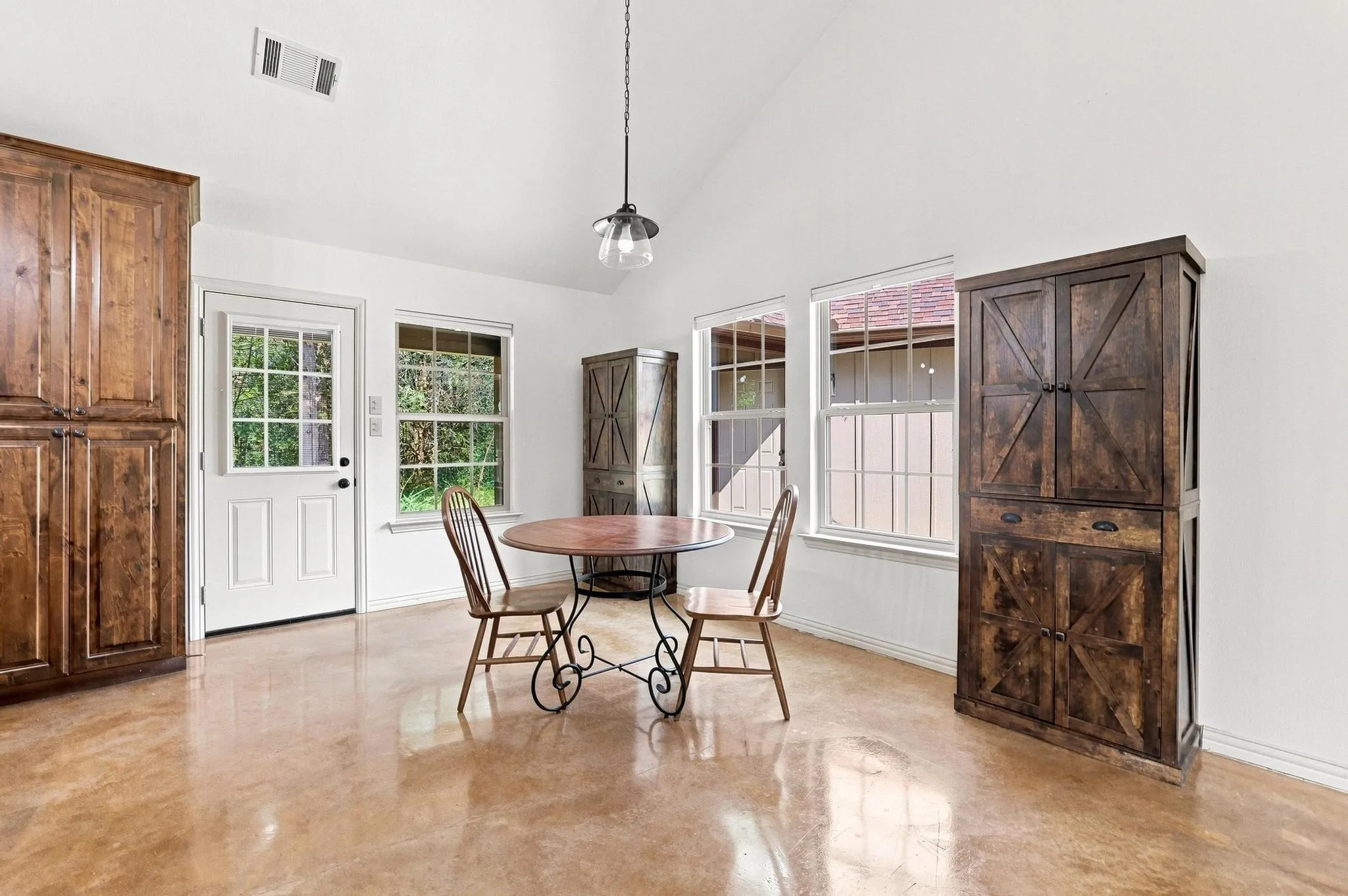Single Family Residence For Sale in Grayson County , 85 County Road, Gordonville, Texas 76245, 2 Bedroom, 3 Bathroom, 2 Garage spaces, 1,204 Sqft, built in 2013, mls#21352305, Real Estate Agent in Gordonville, Homes For Sale in Grayson county, Homes For Sale in Gordonville, Realtor in Gordonville Texas, Real Estate Brokerage Independent Realty Texas, Luminita Cordes Realtor