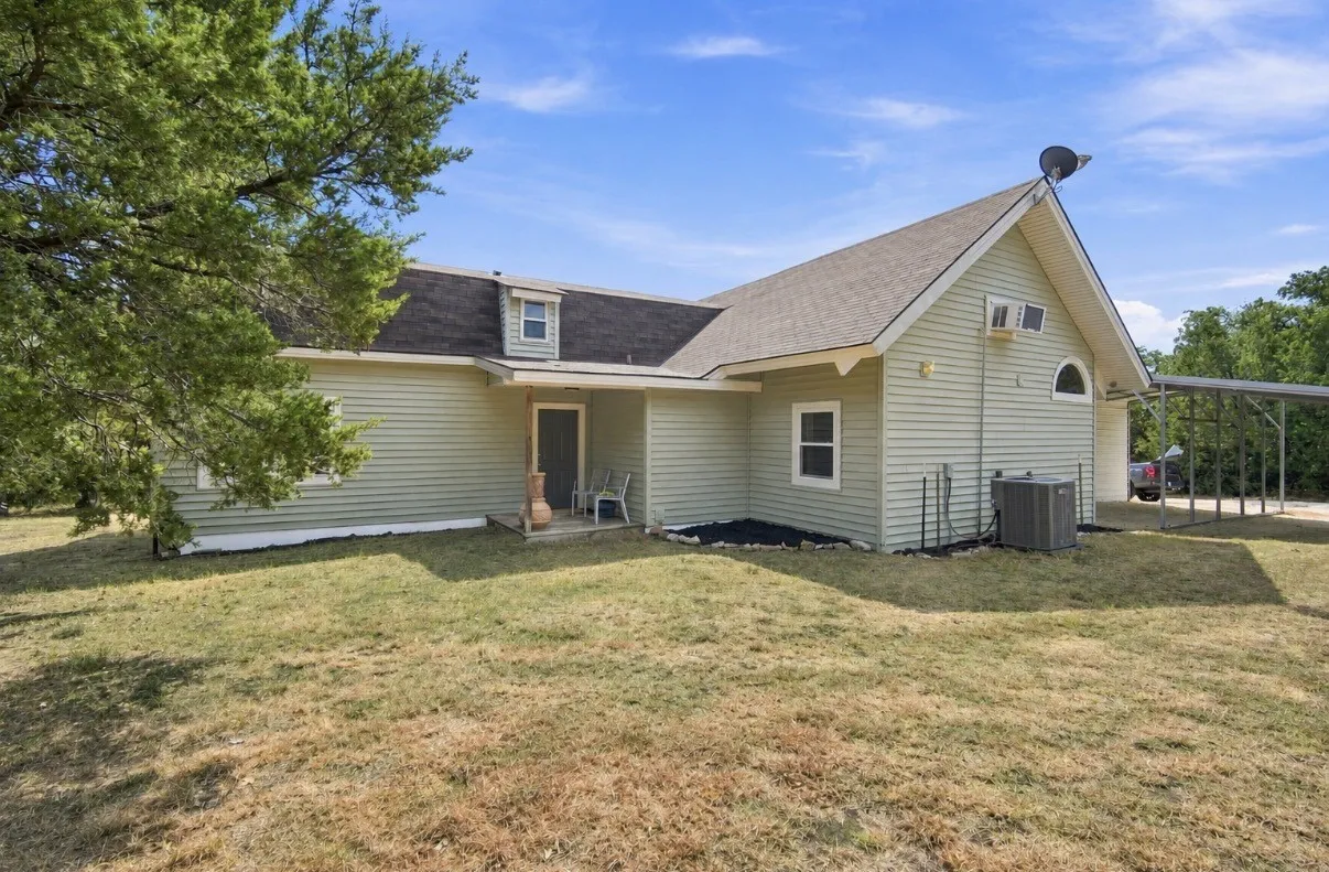 Single Family Residence For Sale in Somervell County , 2117 County Road 2010 B, Glen Rose, Texas 76043, 3 Bedroom, 2 Bathroom, Garage spaces, 1,817 Sqft, built in 2001, mls#21336707, Real Estate Agent in Glen Rose, Homes For Sale in Somervell county, Homes For Sale in Glen Rose, Realtor in Glen Rose Texas, Real Estate Brokerage Independent Realty Texas, Luminita Cordes Realtor