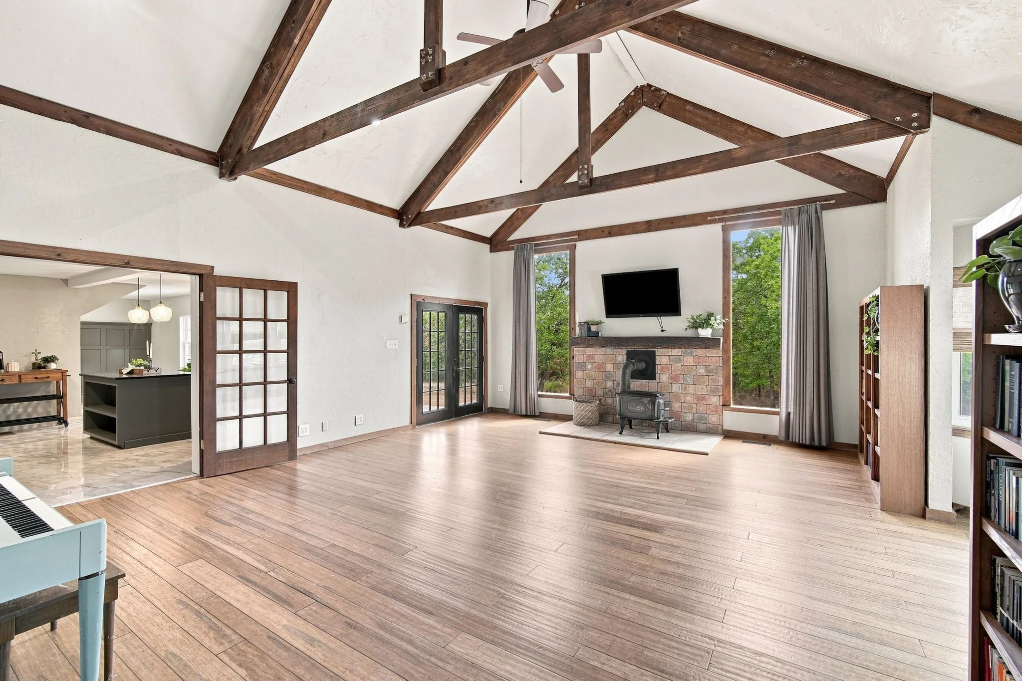 Single Family Residence For Sale in Somervell County , 2117 County Road 2010 B, Glen Rose, Texas 76043, 3 Bedroom, 2 Bathroom, Garage spaces, 1,817 Sqft, built in 2001, mls#21336707, Real Estate Agent in Glen Rose, Homes For Sale in Somervell county, Homes For Sale in Glen Rose, Realtor in Glen Rose Texas, Real Estate Brokerage Independent Realty Texas, Luminita Cordes Realtor