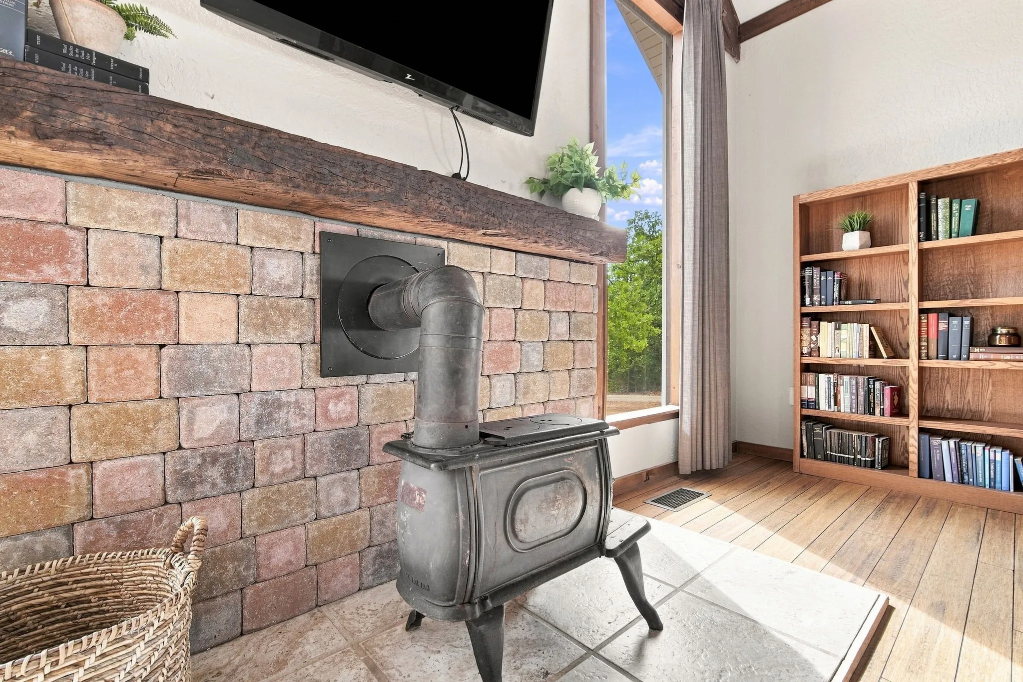 Single Family Residence For Sale in Somervell County , 2117 County Road 2010 B, Glen Rose, Texas 76043, 3 Bedroom, 2 Bathroom, Garage spaces, 1,817 Sqft, built in 2001, mls#21336707, Real Estate Agent in Glen Rose, Homes For Sale in Somervell county, Homes For Sale in Glen Rose, Realtor in Glen Rose Texas, Real Estate Brokerage Independent Realty Texas, Luminita Cordes Realtor