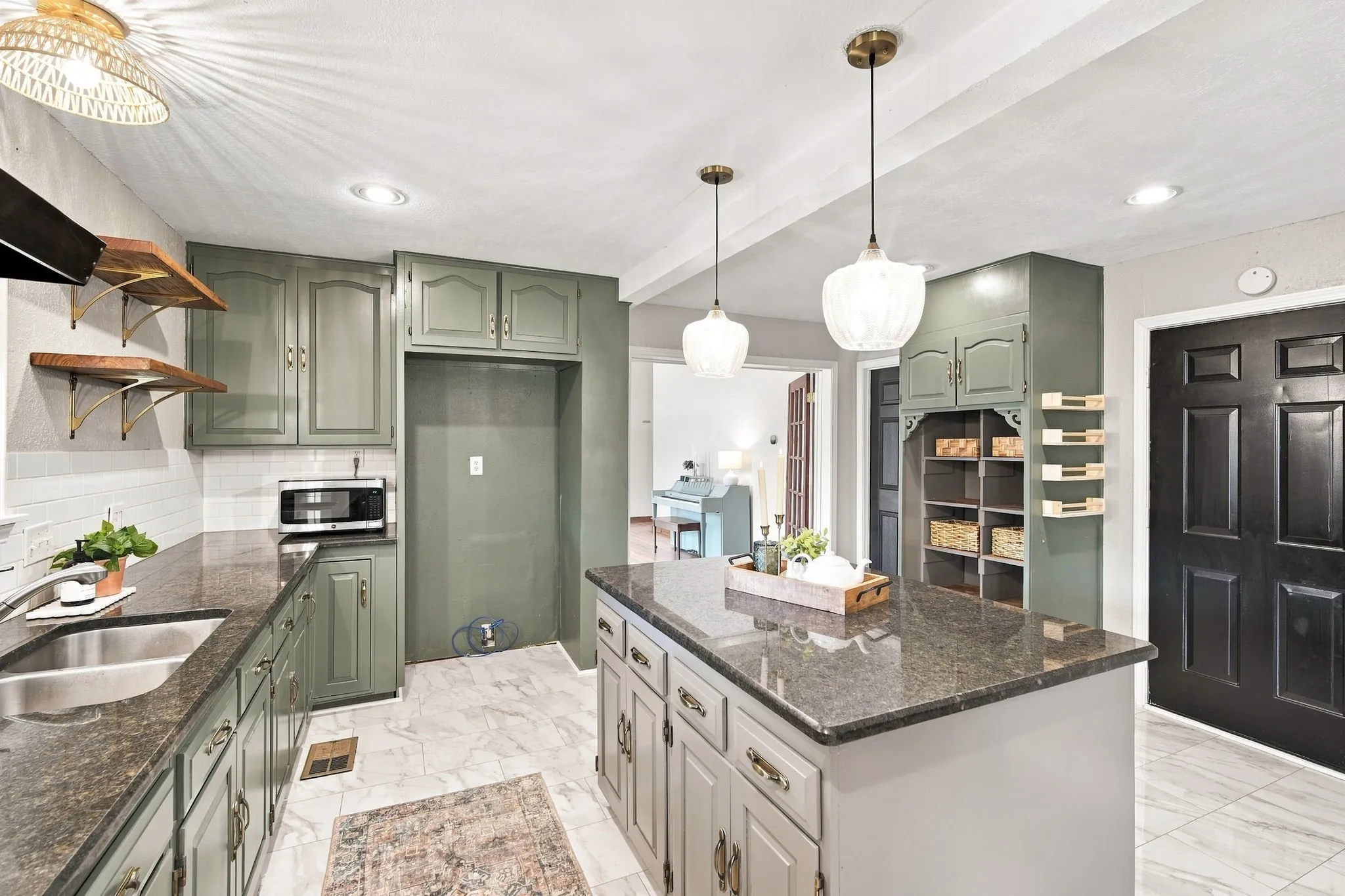 Single Family Residence For Sale in Somervell County , 2117 County Road 2010 B, Glen Rose, Texas 76043, 3 Bedroom, 2 Bathroom, Garage spaces, 1,817 Sqft, built in 2001, mls#21336707, Real Estate Agent in Glen Rose, Homes For Sale in Somervell county, Homes For Sale in Glen Rose, Realtor in Glen Rose Texas, Real Estate Brokerage Independent Realty Texas, Luminita Cordes Realtor
