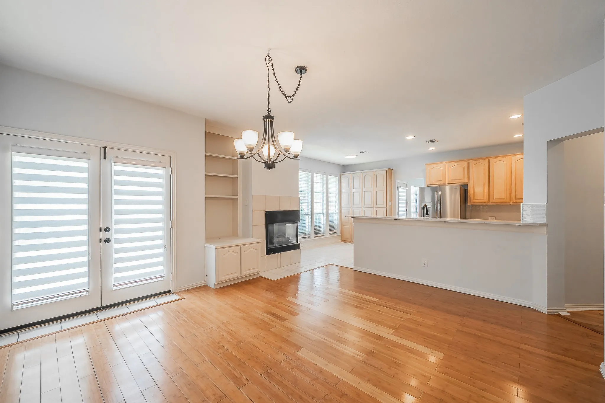 Single Family Residence For Sale in Dallas County , 10503 Waters Drive, Irving, Texas 75063, 4 Bedroom, 3 Bathroom, 2 Garage spaces, 2,458 Sqft, built in 1994, mls#21351377, Real Estate Agent in Irving, Homes For Sale in Dallas county, Homes For Sale in Irving, Realtor in Irving Texas, Real Estate Brokerage Independent Realty Texas, Luminita Cordes Realtor