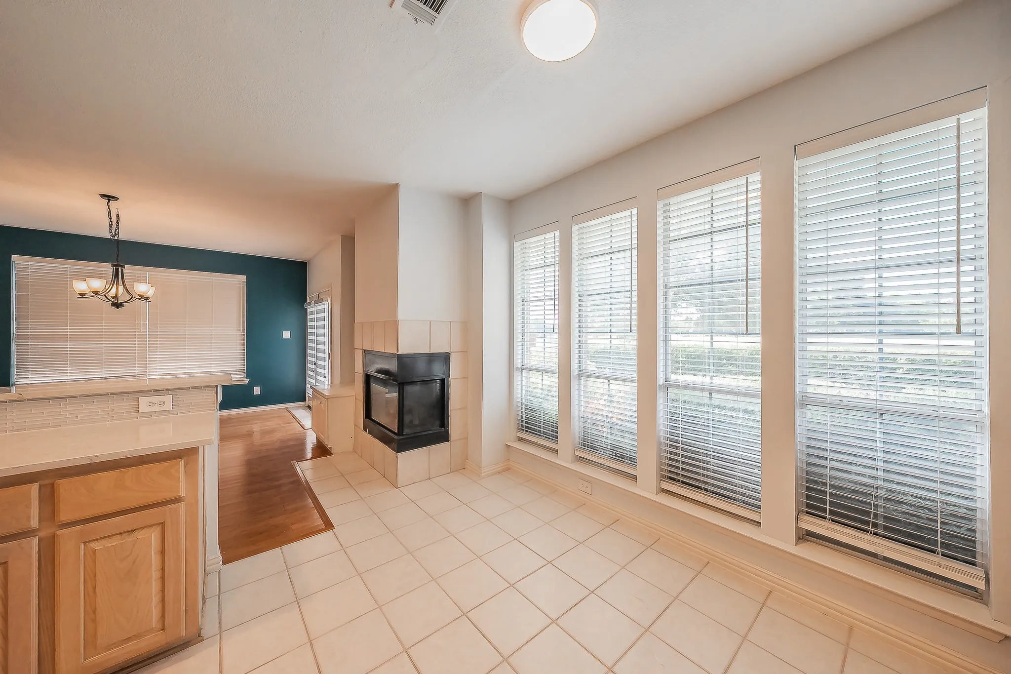 Single Family Residence For Sale in Dallas County , 10503 Waters Drive, Irving, Texas 75063, 4 Bedroom, 3 Bathroom, 2 Garage spaces, 2,458 Sqft, built in 1994, mls#21351377, Real Estate Agent in Irving, Homes For Sale in Dallas county, Homes For Sale in Irving, Realtor in Irving Texas, Real Estate Brokerage Independent Realty Texas, Luminita Cordes Realtor