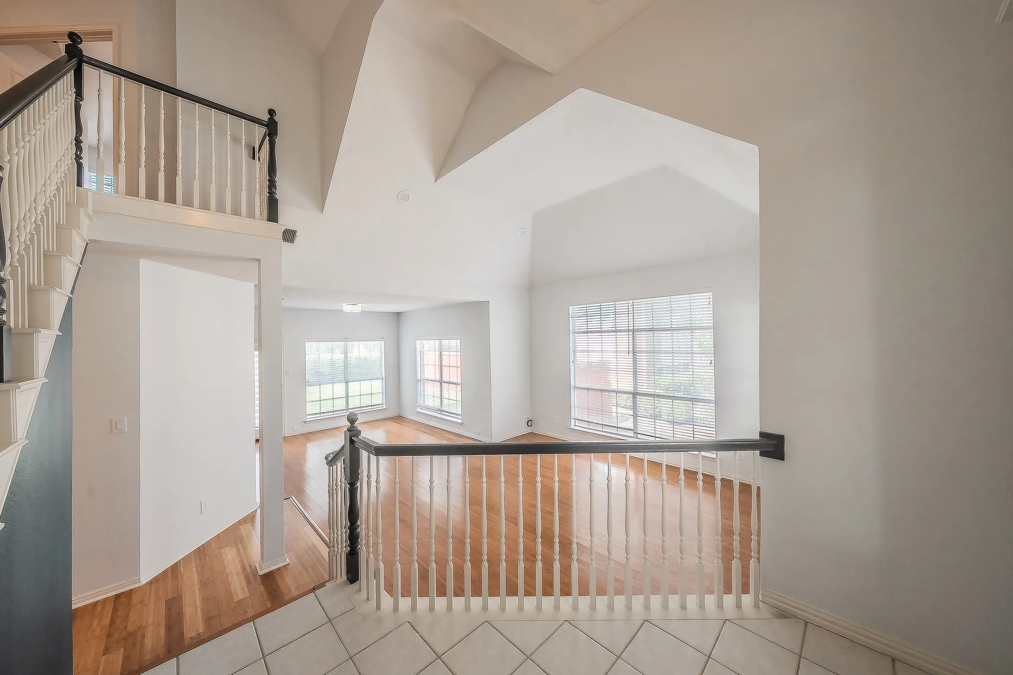 Single Family Residence For Sale in Dallas County , 10503 Waters Drive, Irving, Texas 75063, 4 Bedroom, 3 Bathroom, 2 Garage spaces, 2,458 Sqft, built in 1994, mls#21351377, Real Estate Agent in Irving, Homes For Sale in Dallas county, Homes For Sale in Irving, Realtor in Irving Texas, Real Estate Brokerage Independent Realty Texas, Luminita Cordes Realtor