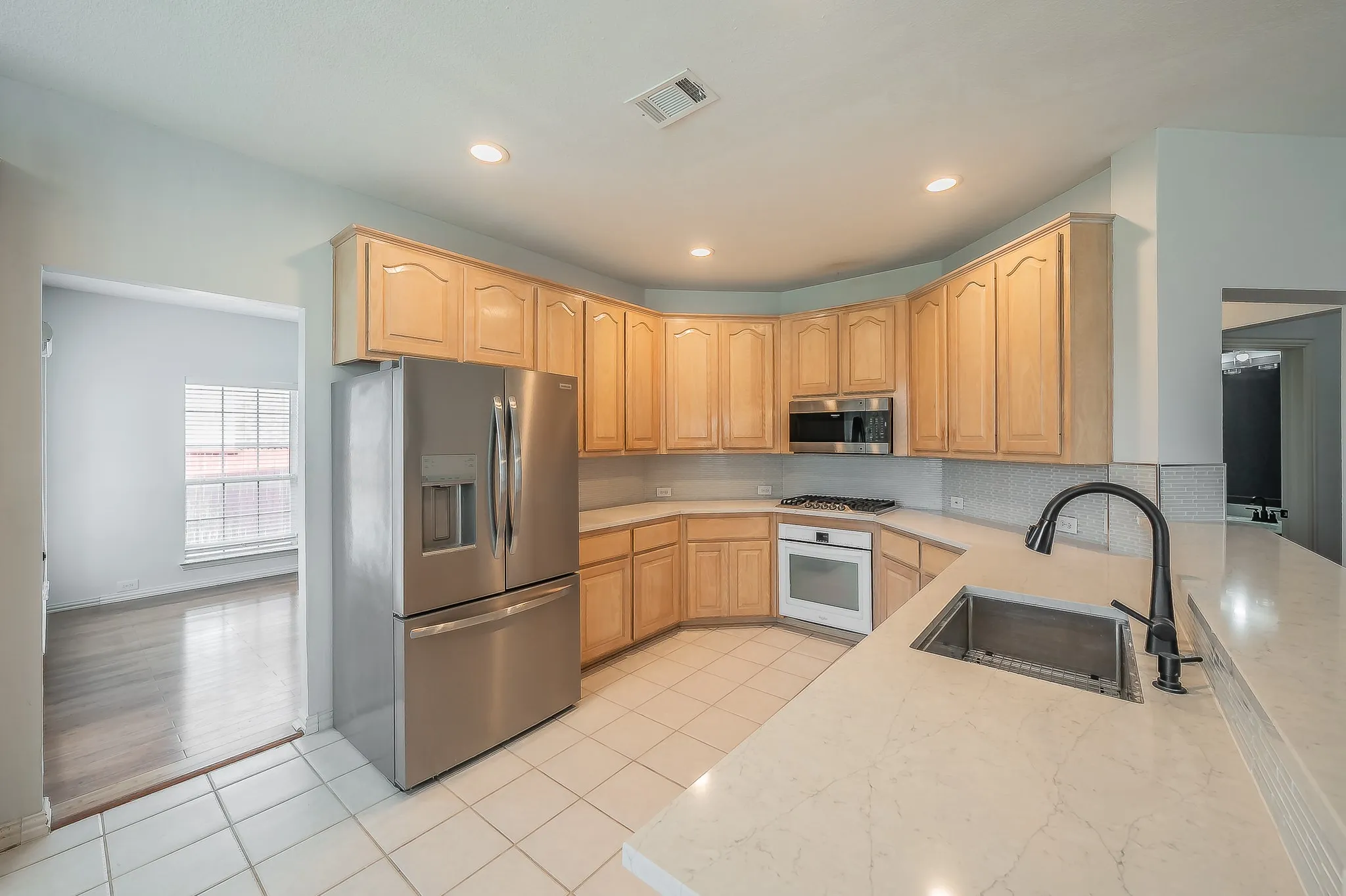 Single Family Residence For Sale in Dallas County , 10503 Waters Drive, Irving, Texas 75063, 4 Bedroom, 3 Bathroom, 2 Garage spaces, 2,458 Sqft, built in 1994, mls#21351377, Real Estate Agent in Irving, Homes For Sale in Dallas county, Homes For Sale in Irving, Realtor in Irving Texas, Real Estate Brokerage Independent Realty Texas, Luminita Cordes Realtor
