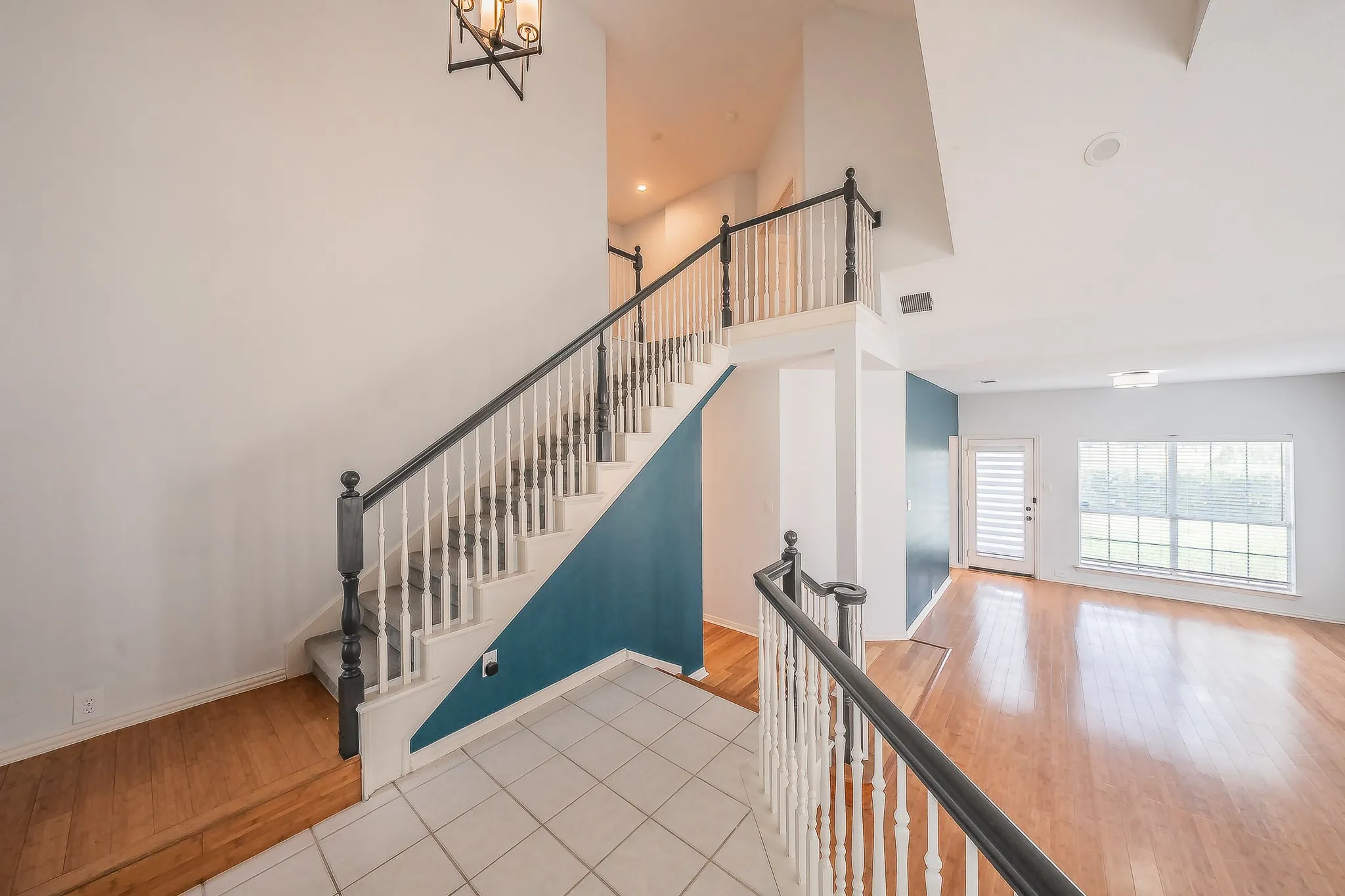Single Family Residence For Sale in Dallas County , 10503 Waters Drive, Irving, Texas 75063, 4 Bedroom, 3 Bathroom, 2 Garage spaces, 2,458 Sqft, built in 1994, mls#21351377, Real Estate Agent in Irving, Homes For Sale in Dallas county, Homes For Sale in Irving, Realtor in Irving Texas, Real Estate Brokerage Independent Realty Texas, Luminita Cordes Realtor