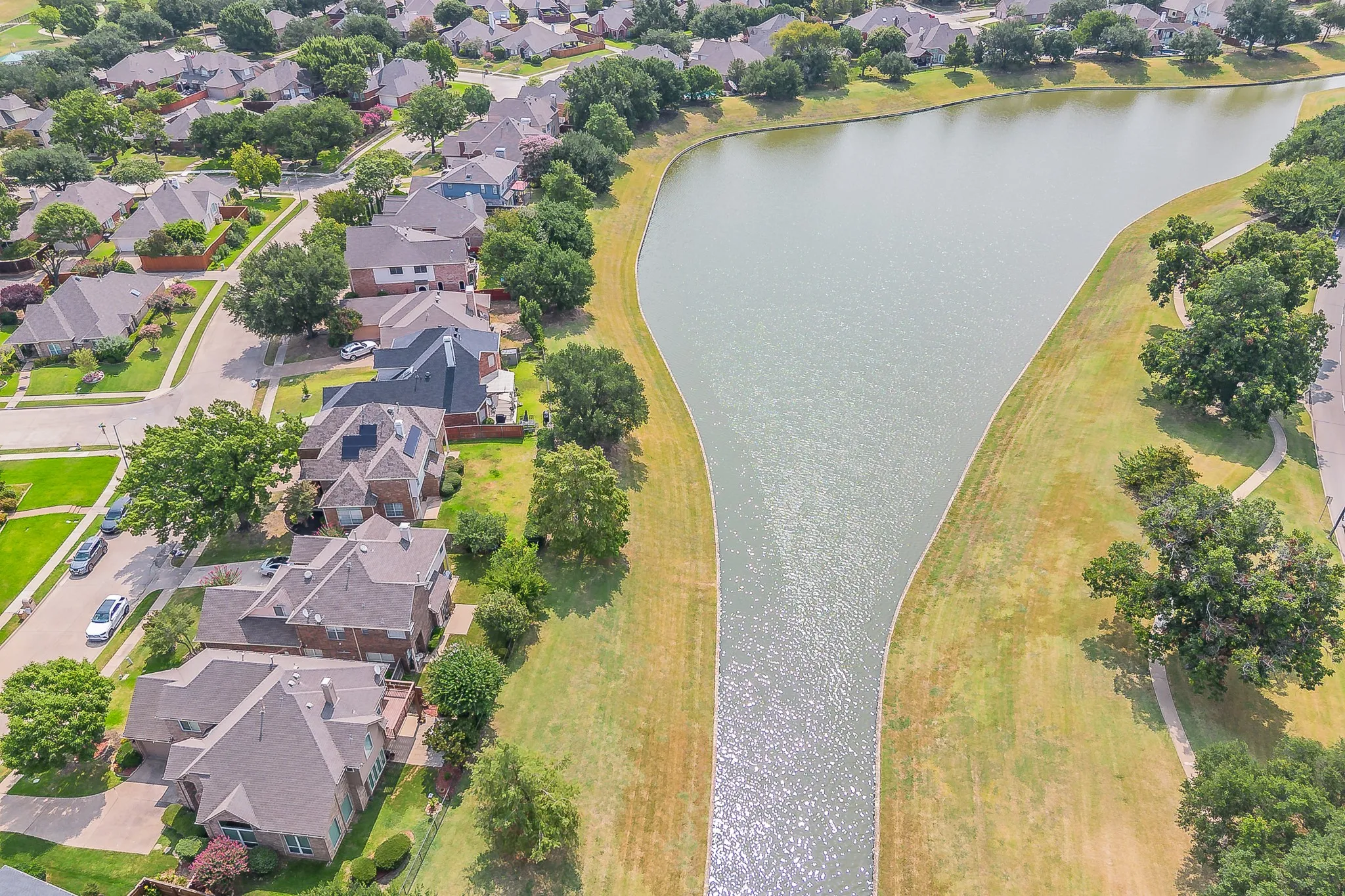 Single Family Residence For Sale in Dallas County , 10503 Waters Drive, Irving, Texas 75063, 4 Bedroom, 3 Bathroom, 2 Garage spaces, 2,458 Sqft, built in 1994, mls#21351377, Real Estate Agent in Irving, Homes For Sale in Dallas county, Homes For Sale in Irving, Realtor in Irving Texas, Real Estate Brokerage Independent Realty Texas, Luminita Cordes Realtor