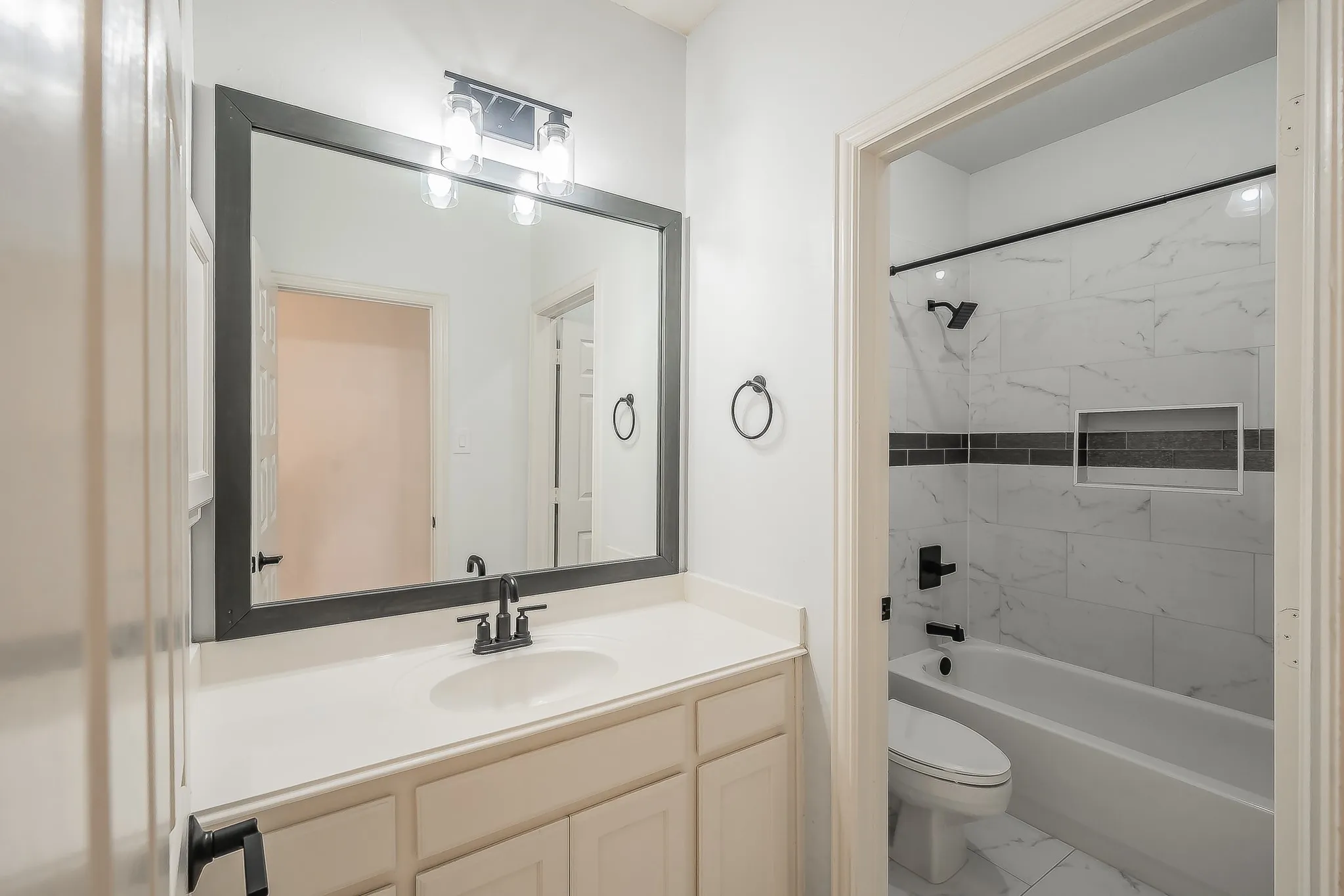 Single Family Residence For Sale in Dallas County , 10503 Waters Drive, Irving, Texas 75063, 4 Bedroom, 3 Bathroom, 2 Garage spaces, 2,458 Sqft, built in 1994, mls#21351377, Real Estate Agent in Irving, Homes For Sale in Dallas county, Homes For Sale in Irving, Realtor in Irving Texas, Real Estate Brokerage Independent Realty Texas, Luminita Cordes Realtor