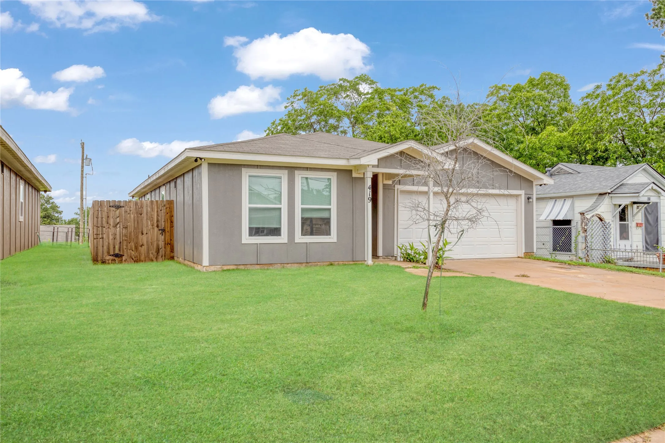 Single Family Residence For Rent in Grayson County , 419 E Hull Street, Denison, Texas 75021, 3 Bedroom, 2 Bathroom, 2 Garage spaces, 1,282 Sqft, built in 2023, mls#21352825, Real Estate Agent in Denison, Homes For Rent in Grayson county, Homes For Rent in Denison, Realtor in Denison Texas, Real Estate Brokerage Independent Realty Texas, Luminita Cordes Realtor