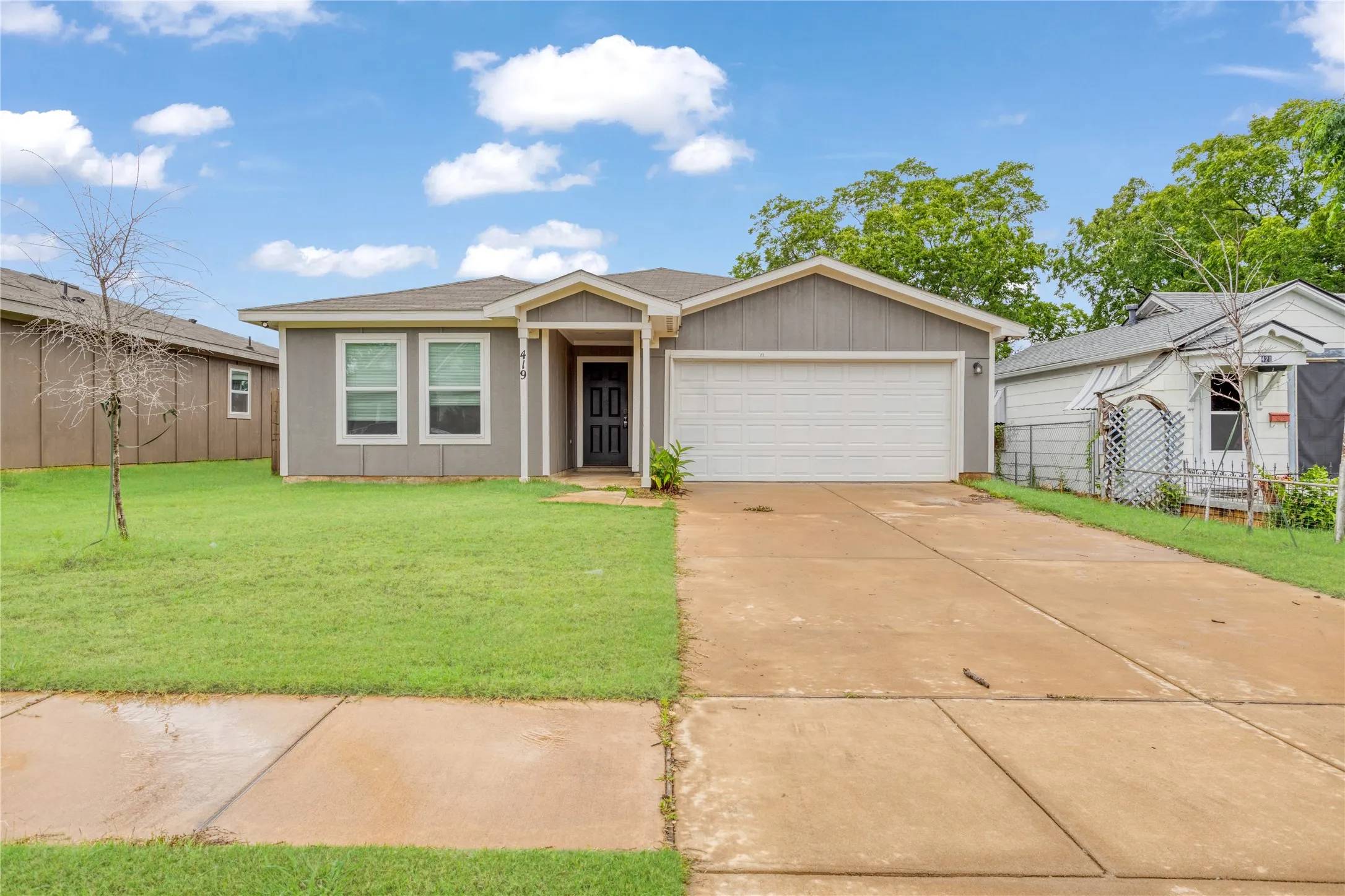 Single Family Residence For Rent in Grayson County , 419 E Hull Street, Denison, Texas 75021, 3 Bedroom, 2 Bathroom, 2 Garage spaces, 1,282 Sqft, built in 2023, mls#21352825, Real Estate Agent in Denison, Homes For Rent in Grayson county, Homes For Rent in Denison, Realtor in Denison Texas, Real Estate Brokerage Independent Realty Texas, Luminita Cordes Realtor