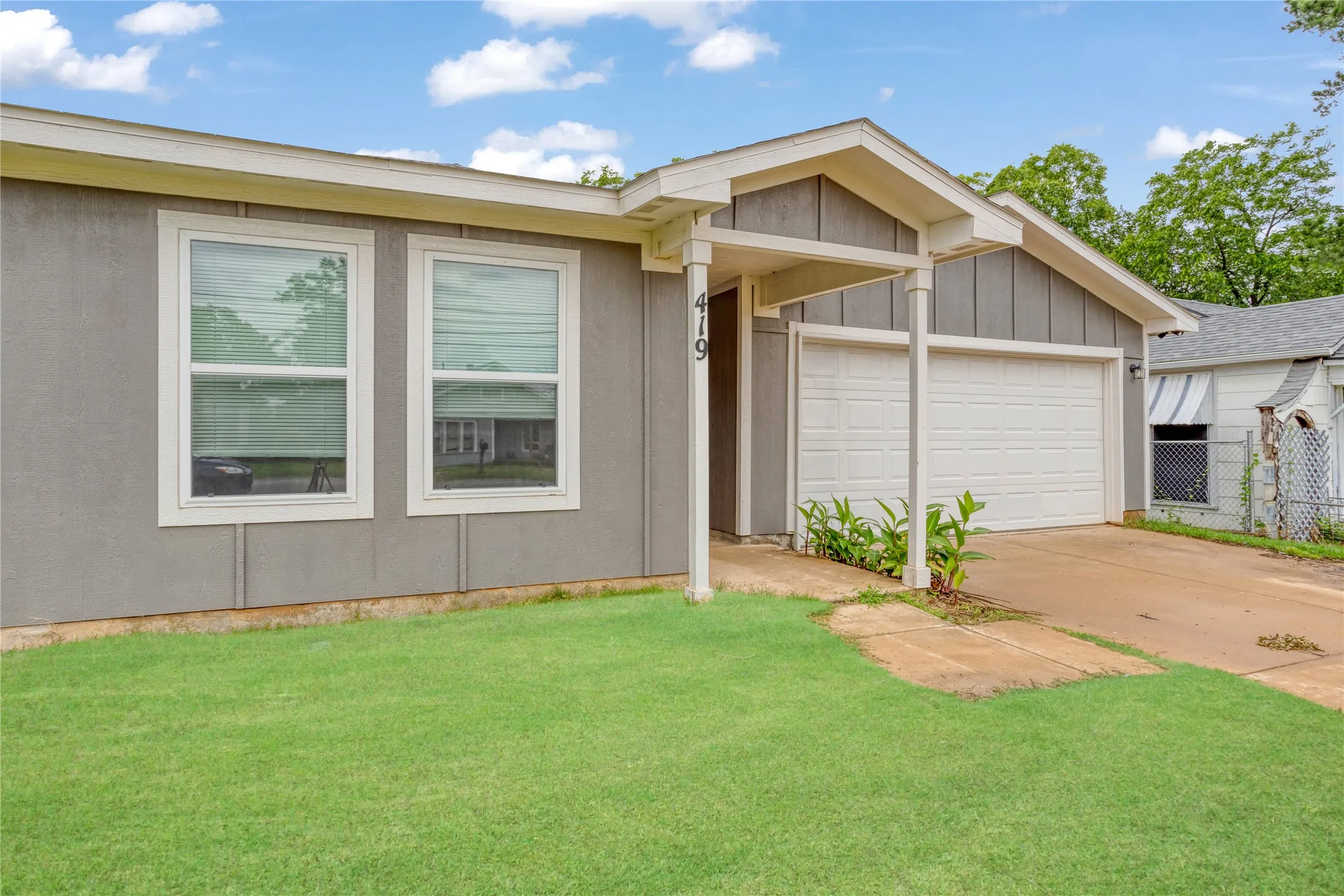 Single Family Residence For Rent in Grayson County , 419 E Hull Street, Denison, Texas 75021, 3 Bedroom, 2 Bathroom, 2 Garage spaces, 1,282 Sqft, built in 2023, mls#21352825, Real Estate Agent in Denison, Homes For Rent in Grayson county, Homes For Rent in Denison, Realtor in Denison Texas, Real Estate Brokerage Independent Realty Texas, Luminita Cordes Realtor