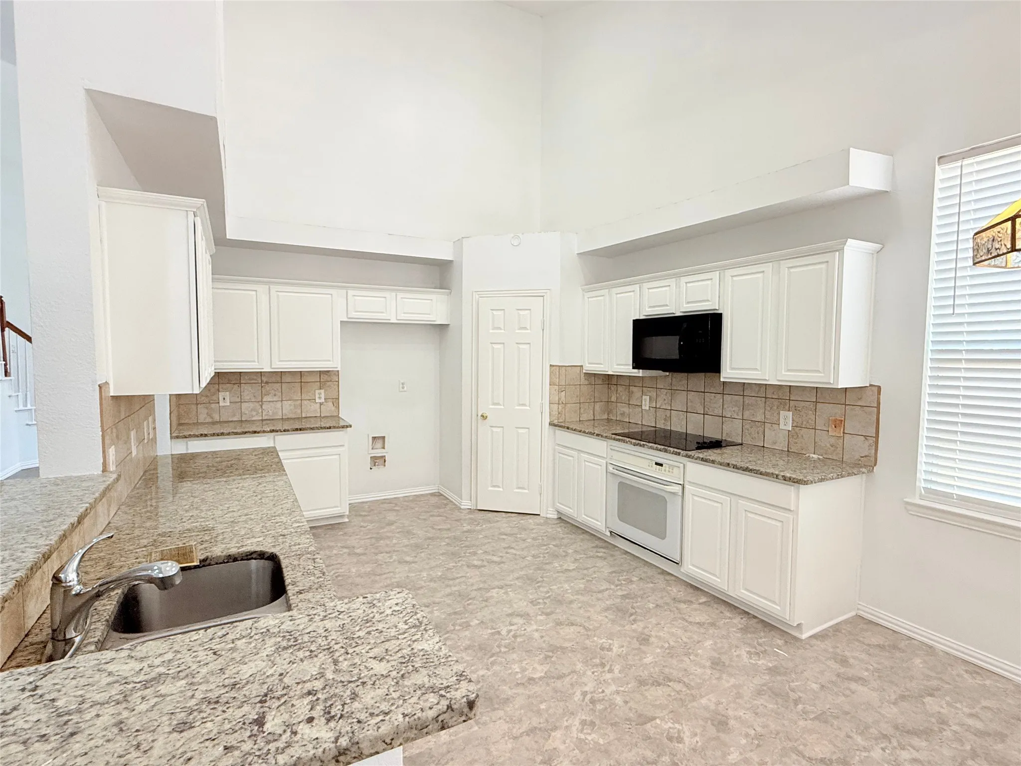 Single Family Residence For Rent in Denton County , 1313 Baythorne Drive, Lewisville, Texas 75077, 5 Bedroom, 4 Bathroom, 2 Garage spaces, 3,258 Sqft, built in 1997, mls#21352848, Real Estate Agent in Lewisville, Homes For Rent in Denton county, Homes For Rent in Lewisville, Realtor in Lewisville Texas, Real Estate Brokerage Independent Realty Texas, Luminita Cordes Realtor