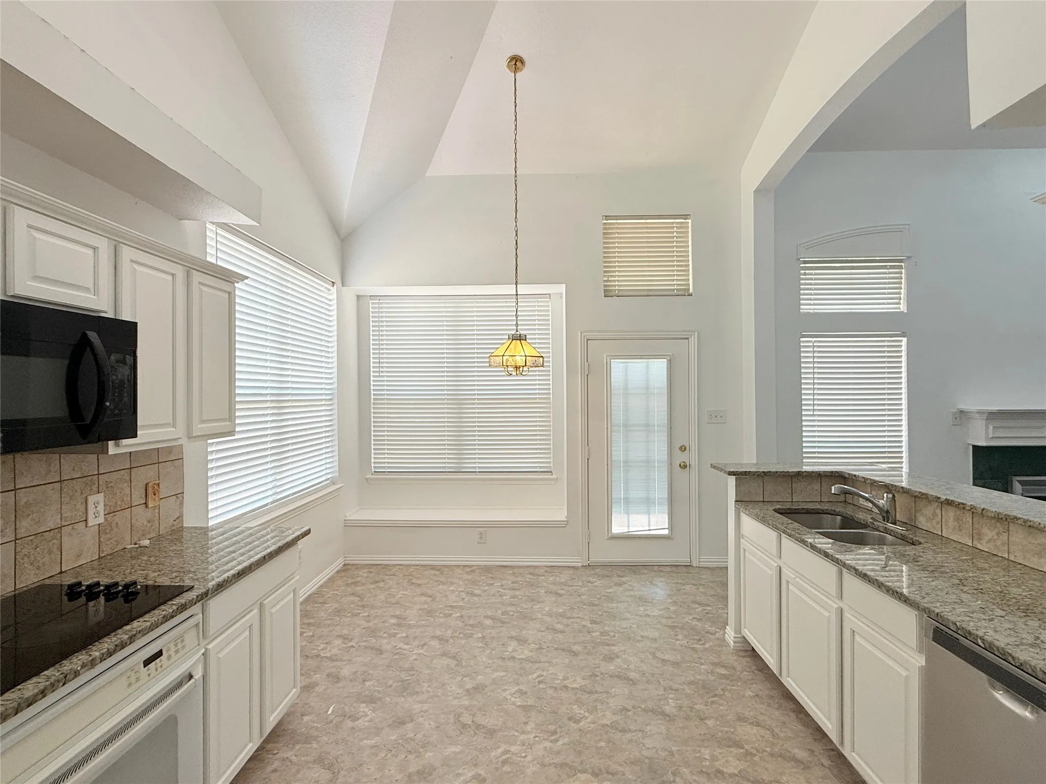 Single Family Residence For Rent in Denton County , 1313 Baythorne Drive, Lewisville, Texas 75077, 5 Bedroom, 4 Bathroom, 2 Garage spaces, 3,258 Sqft, built in 1997, mls#21352848, Real Estate Agent in Lewisville, Homes For Rent in Denton county, Homes For Rent in Lewisville, Realtor in Lewisville Texas, Real Estate Brokerage Independent Realty Texas, Luminita Cordes Realtor