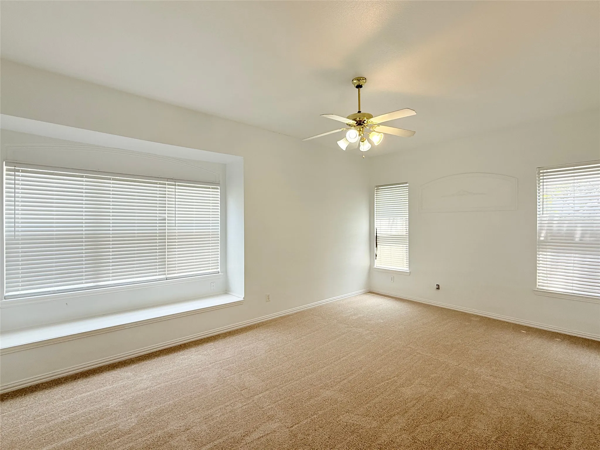 Single Family Residence For Rent in Denton County , 1313 Baythorne Drive, Lewisville, Texas 75077, 5 Bedroom, 4 Bathroom, 2 Garage spaces, 3,258 Sqft, built in 1997, mls#21352848, Real Estate Agent in Lewisville, Homes For Rent in Denton county, Homes For Rent in Lewisville, Realtor in Lewisville Texas, Real Estate Brokerage Independent Realty Texas, Luminita Cordes Realtor